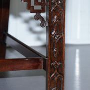 Paire de chaises Thomas Chippendale époque 1760 brodées sculptées