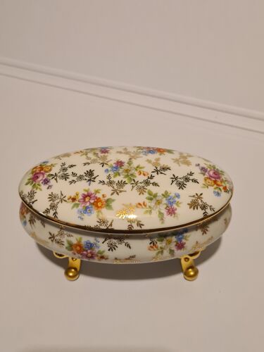 Bonbonnière en porcelaine de Limoges signée P & Cie motif Floral
