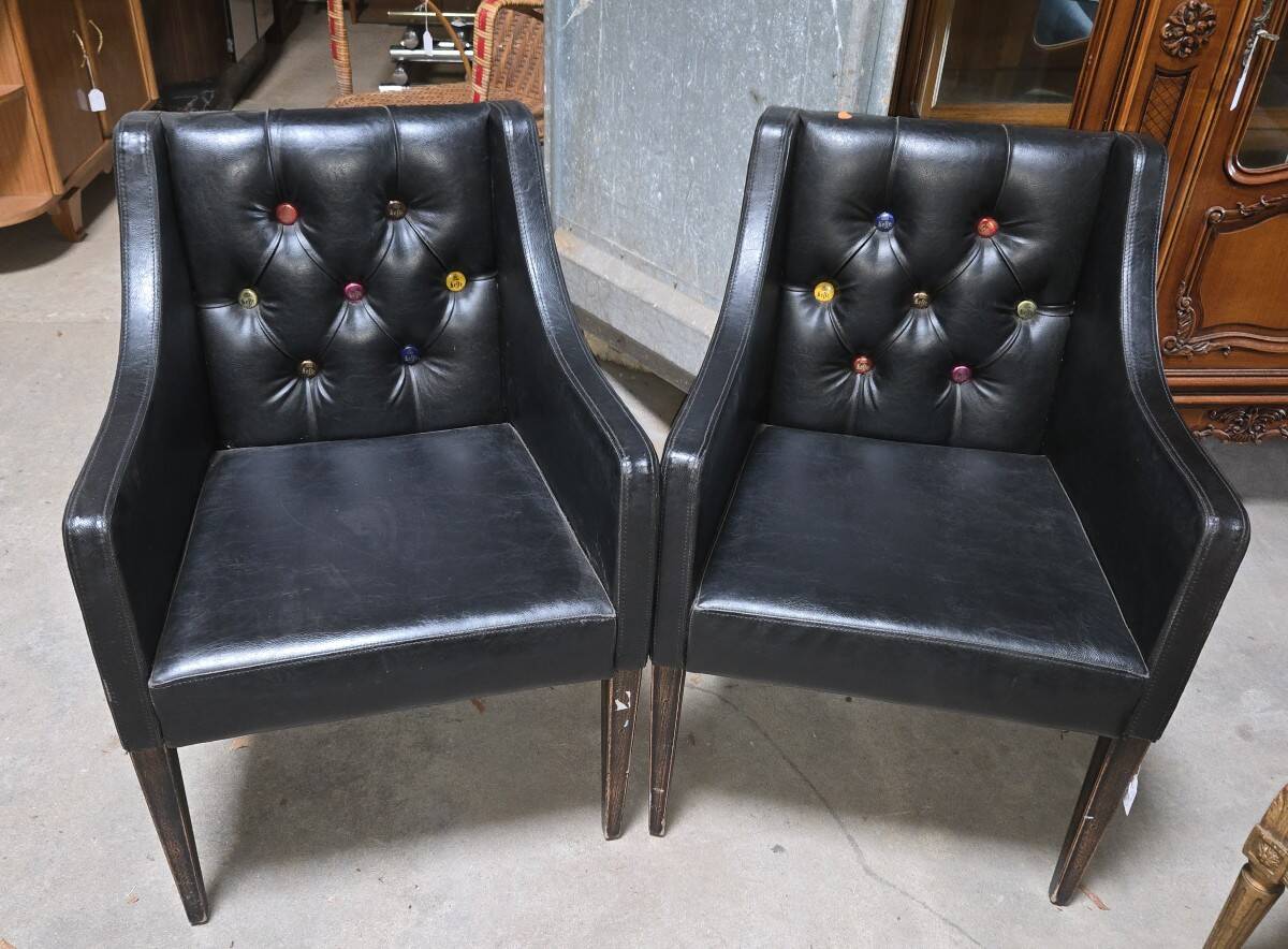 Paire de fauteuils en cuir noir, années 50