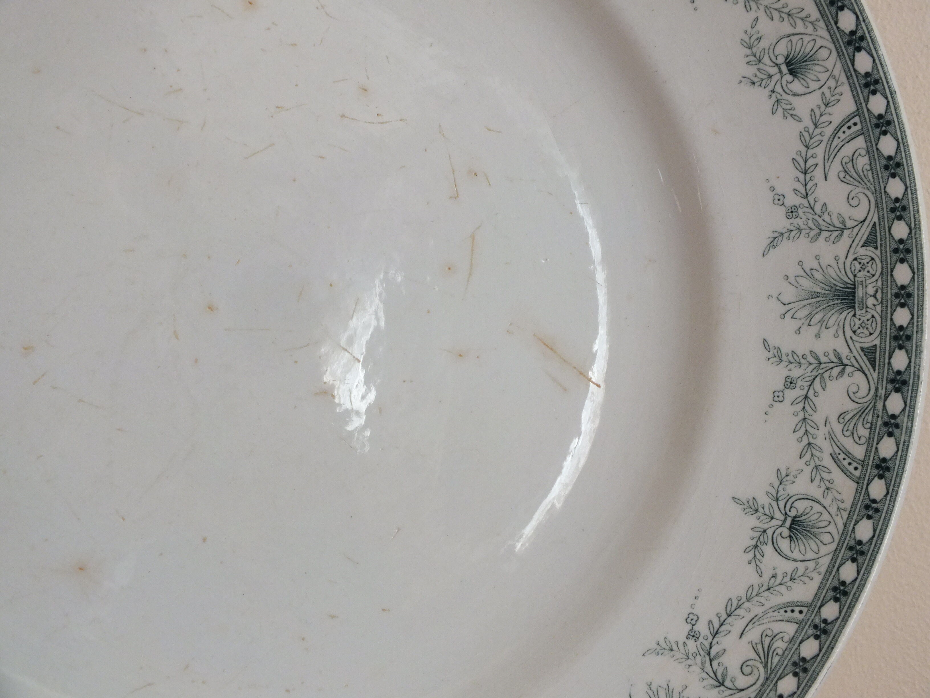 + Round plate in Iron Earth Moulin des Loups model Wilbur +