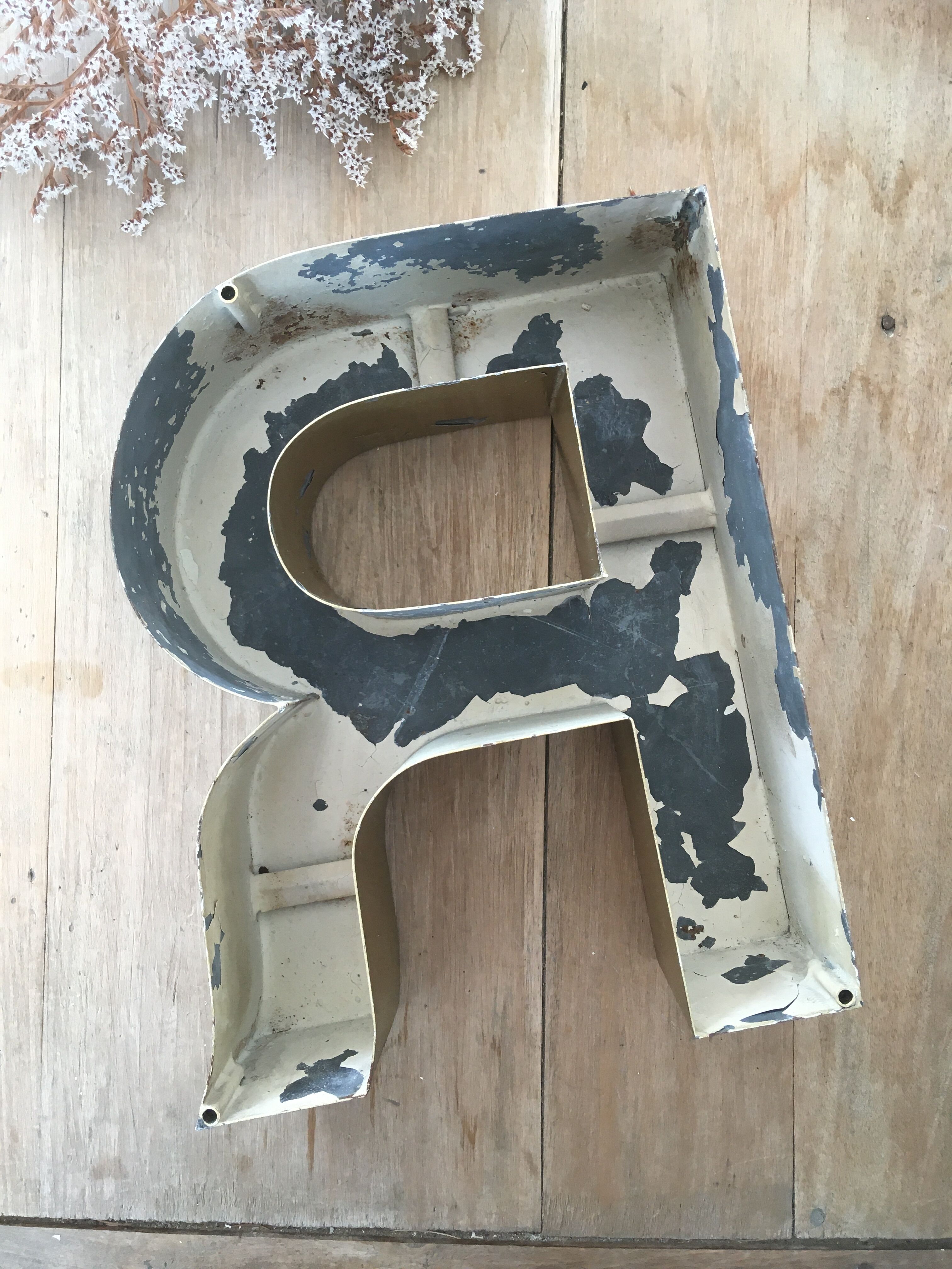 Golden vintage sign letter R