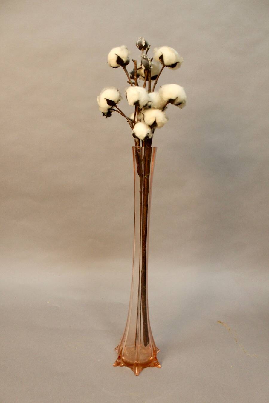 Vintage soliflore in pink glass with star-shaped base.