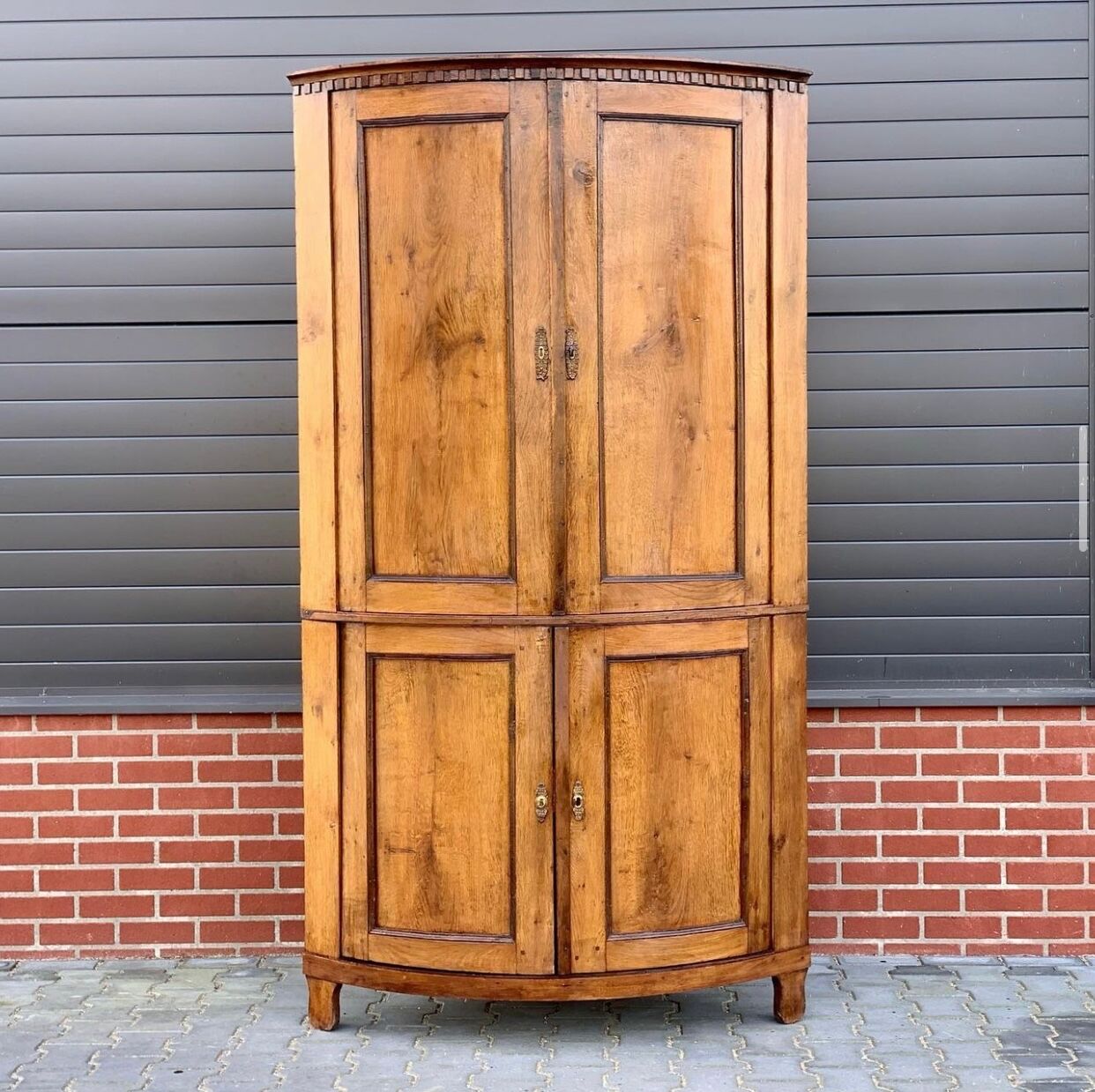 Louis Seize Oak corner cabinet with a quarter curved front