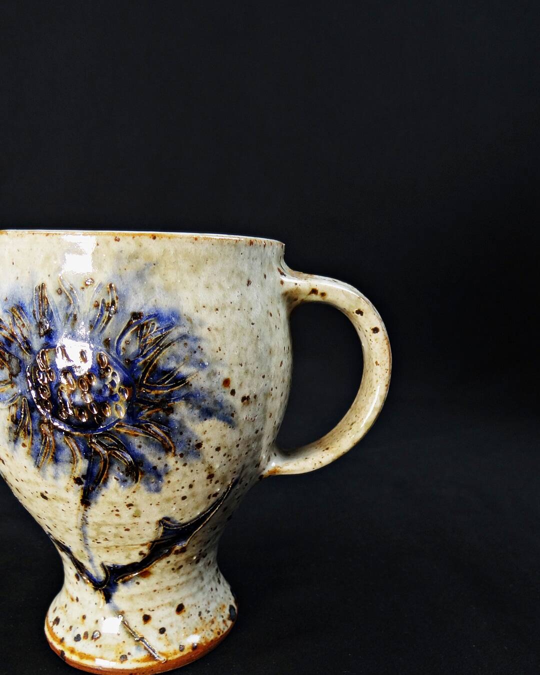 Pichet en grès pyrité à décor de chardons signé Suzanne Dauliach années 70