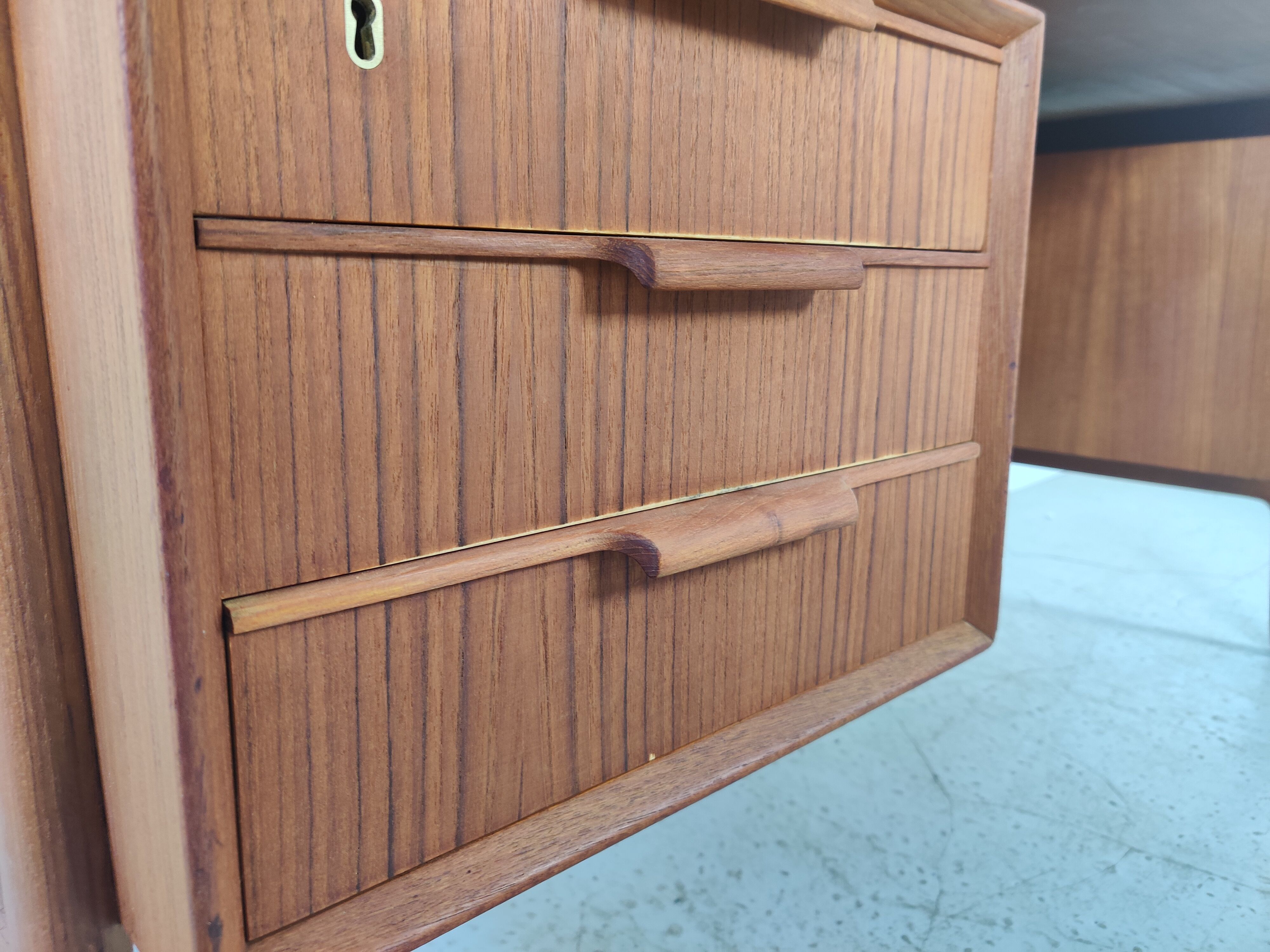 Teak desk by Gunni Omann "model 75" for Omann Jun, Dänemark 1960s