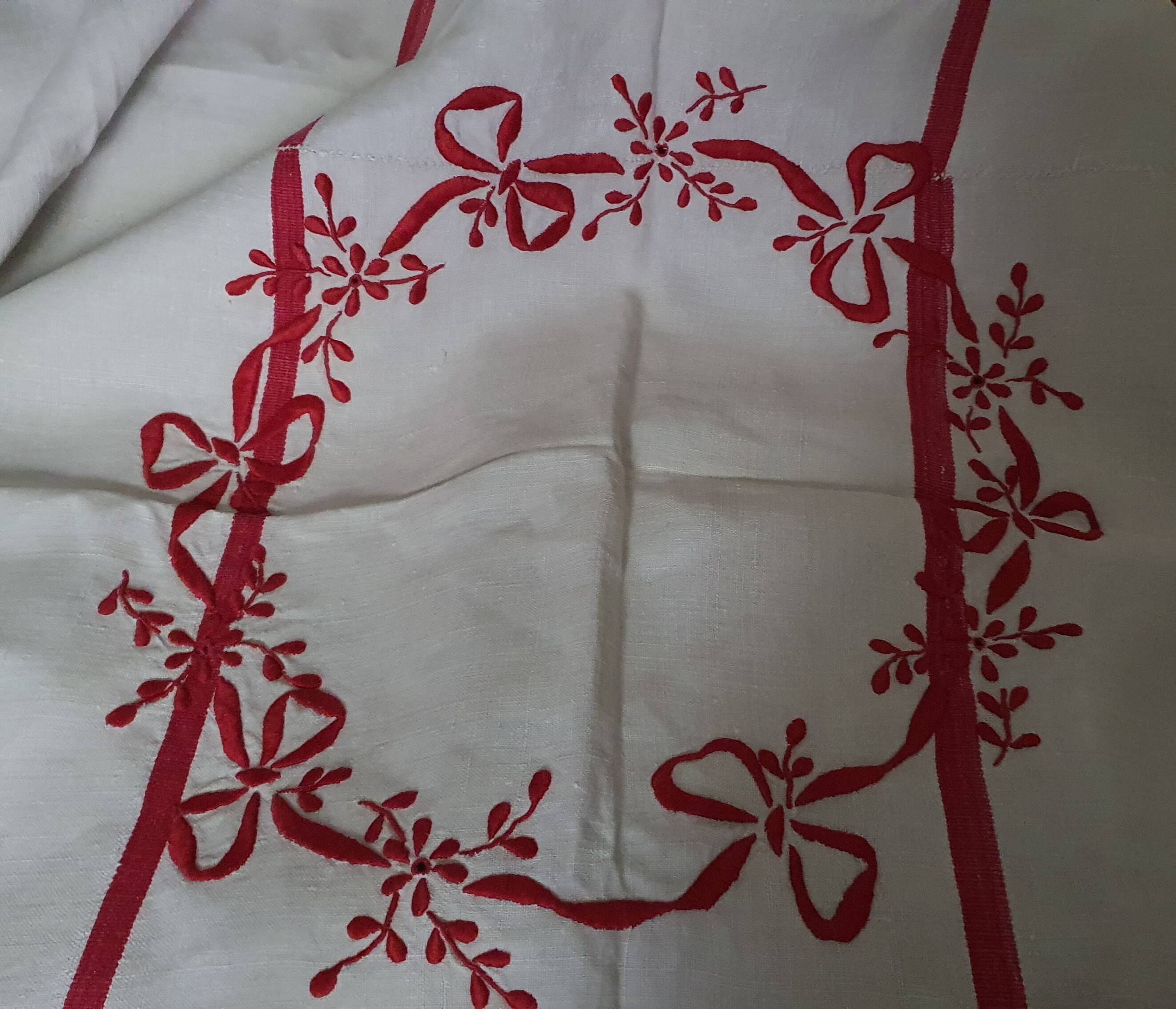 Antique tablecloth embroidered in kelsch