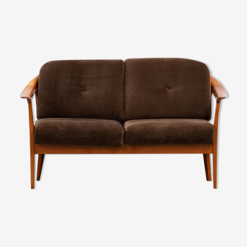 Vintage Scandinavian Sofa – 133 cm