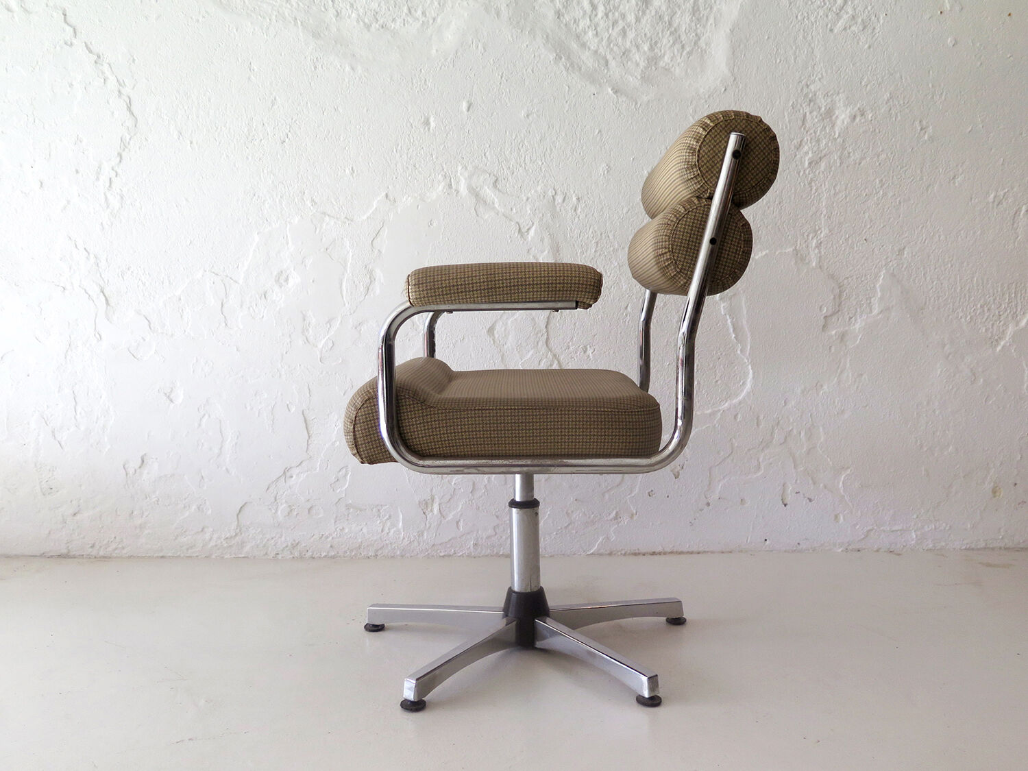 Chrome metal swivel office chair, 1950s
