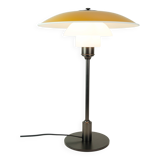 Lampe de table PH 3½-2½ avec abat-jour en métal jaune par Poul Henningsen