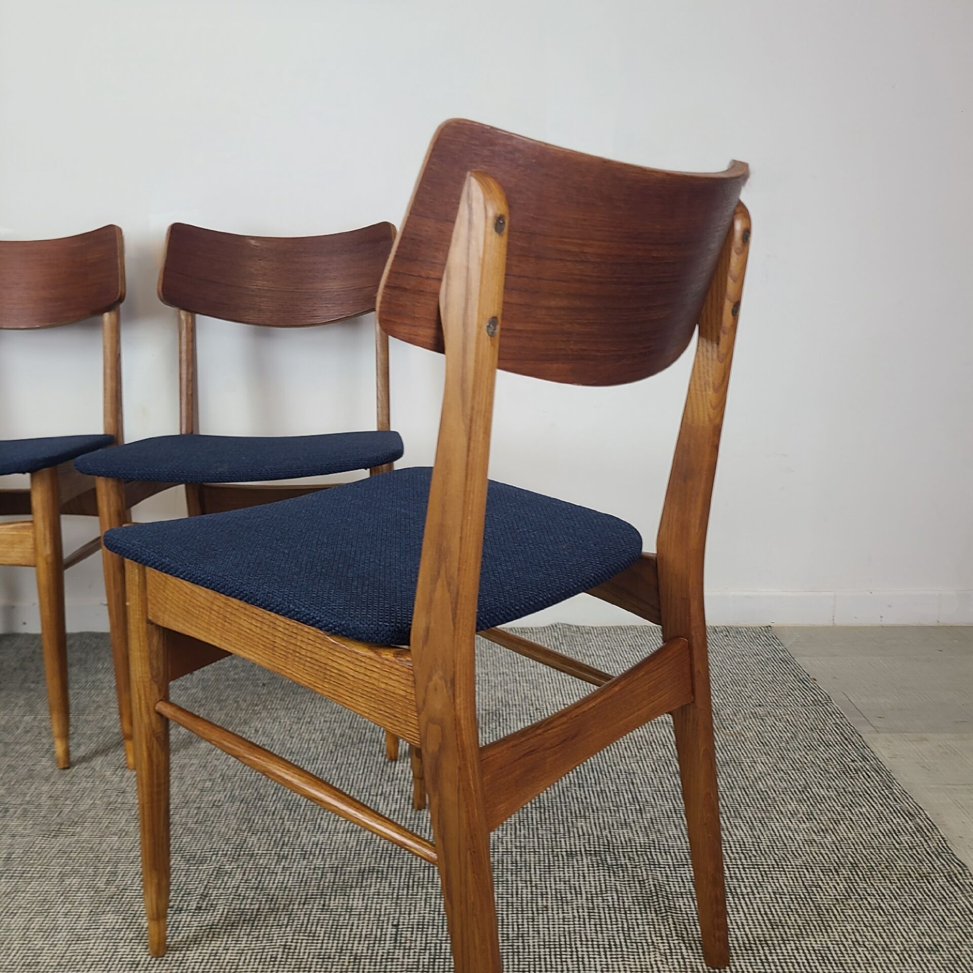 Chaise scandinave vintage design années 1960