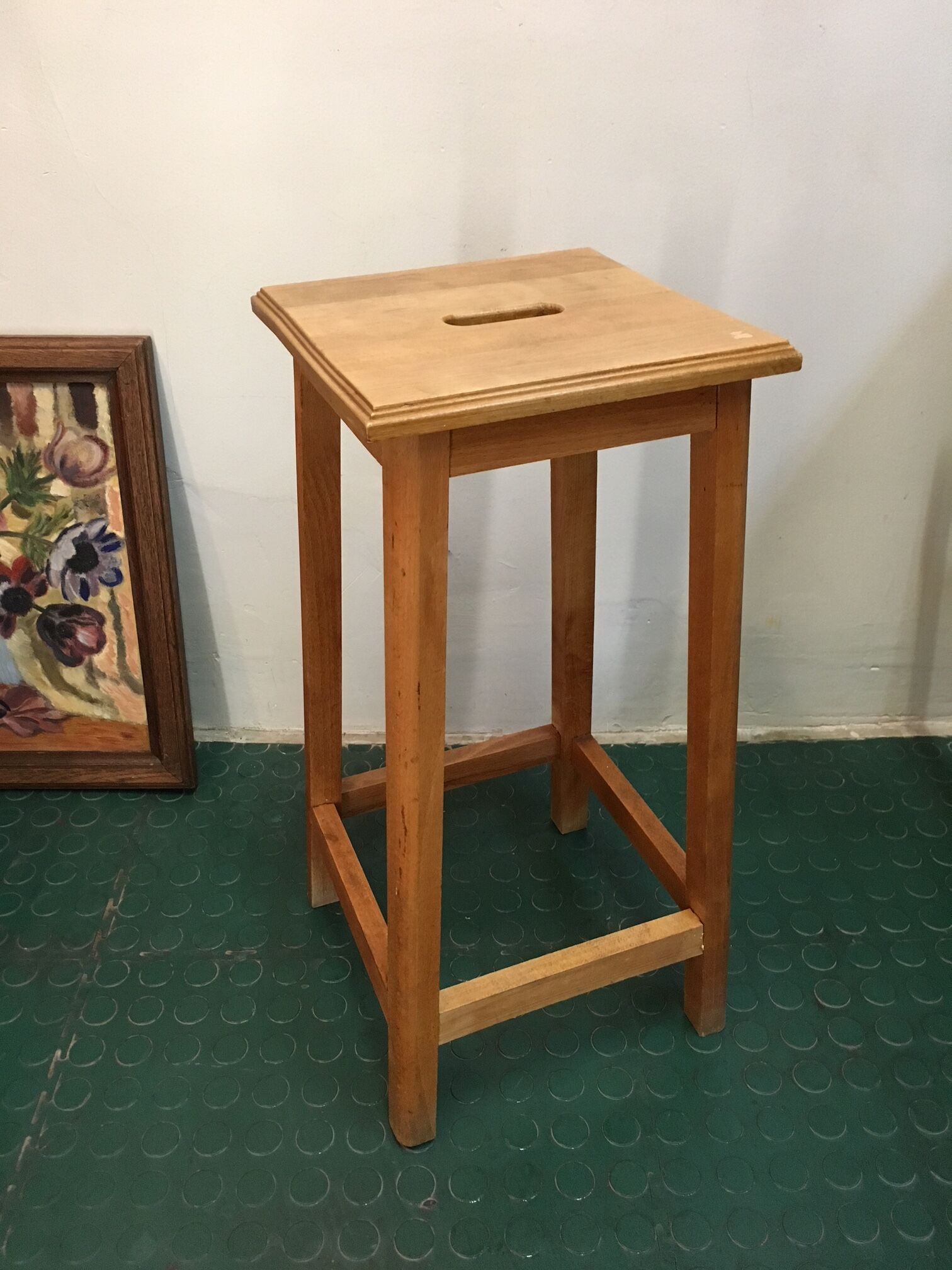 Mid-high geometric wood tab