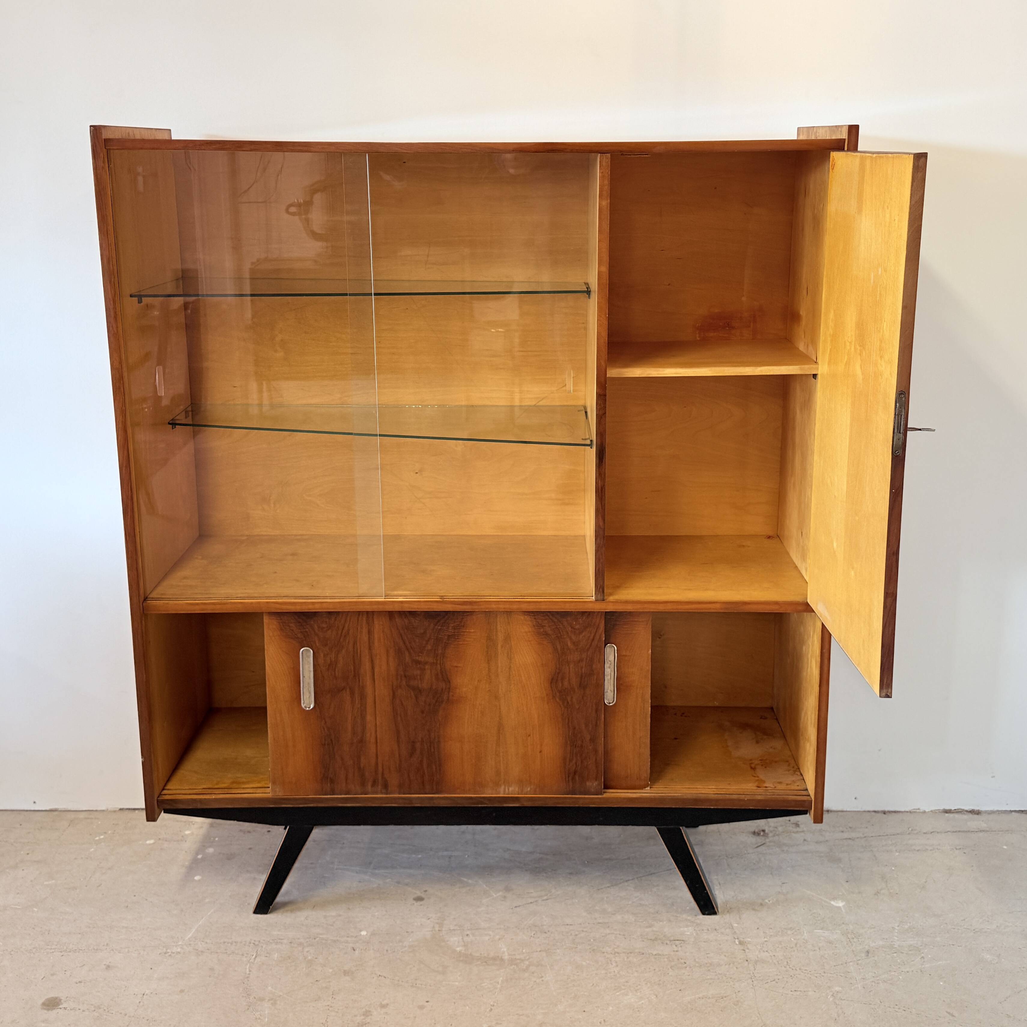 Playful high-gloss highboard with display cabinet