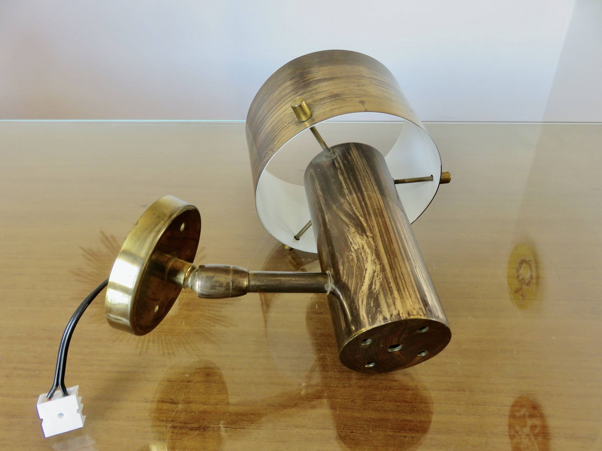 Wall light Jo Hammerborg in patinated brass, gun barrel finish, Denmark, 1970s.
