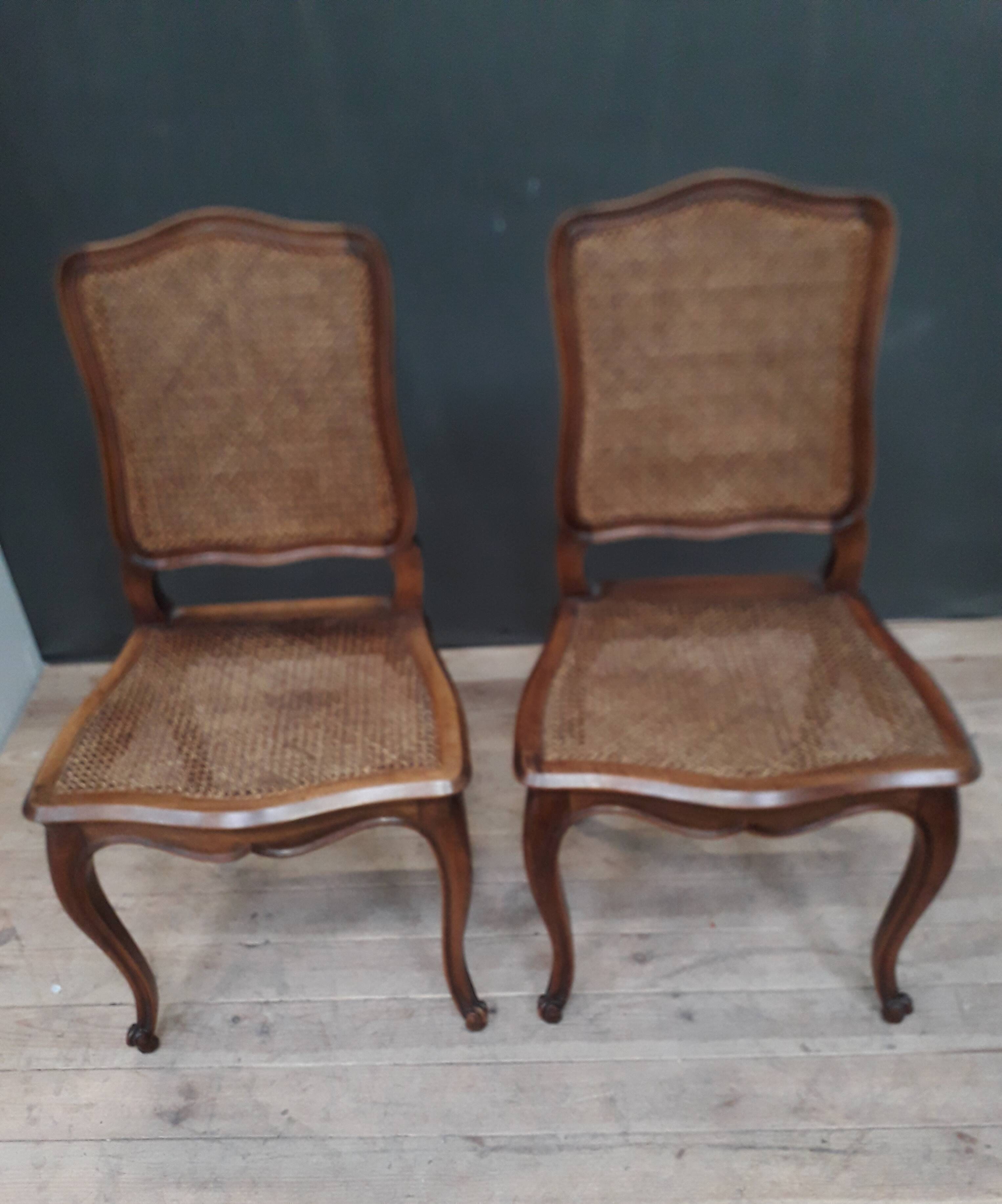 Paire de chaises cannées de style Louis XV