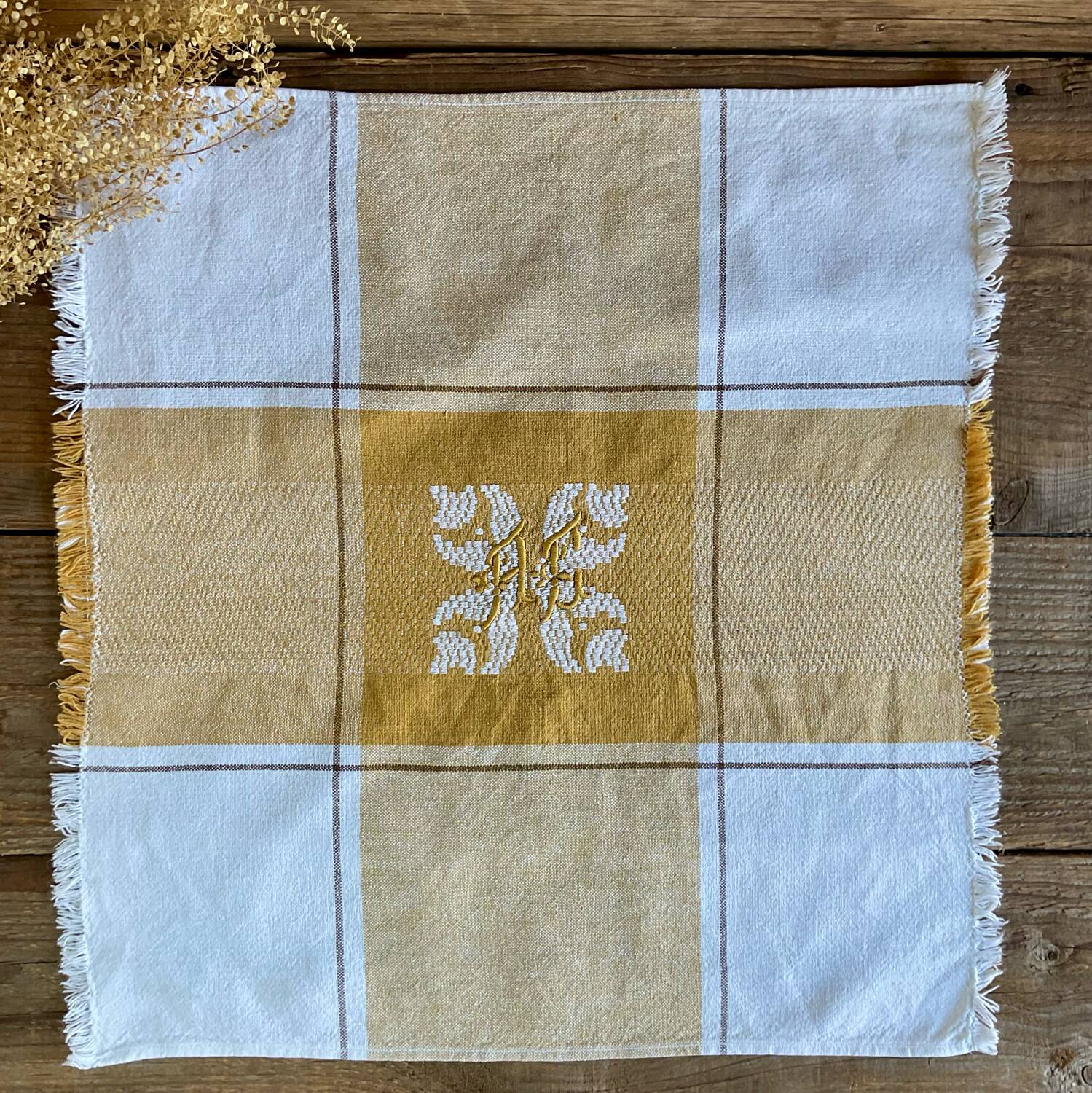 4 vintage embroidered napkins