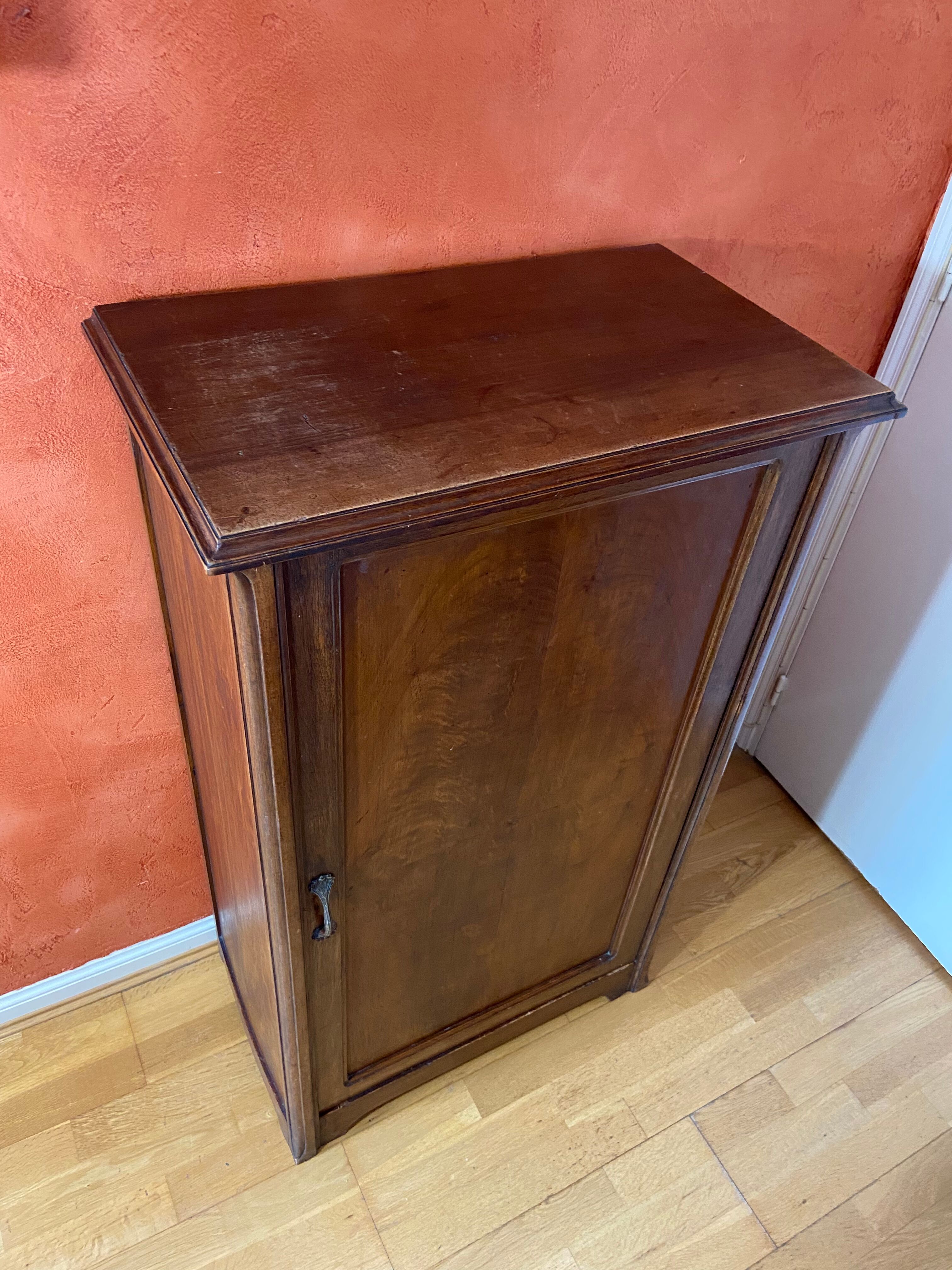 Small wardrobe buffet 1920