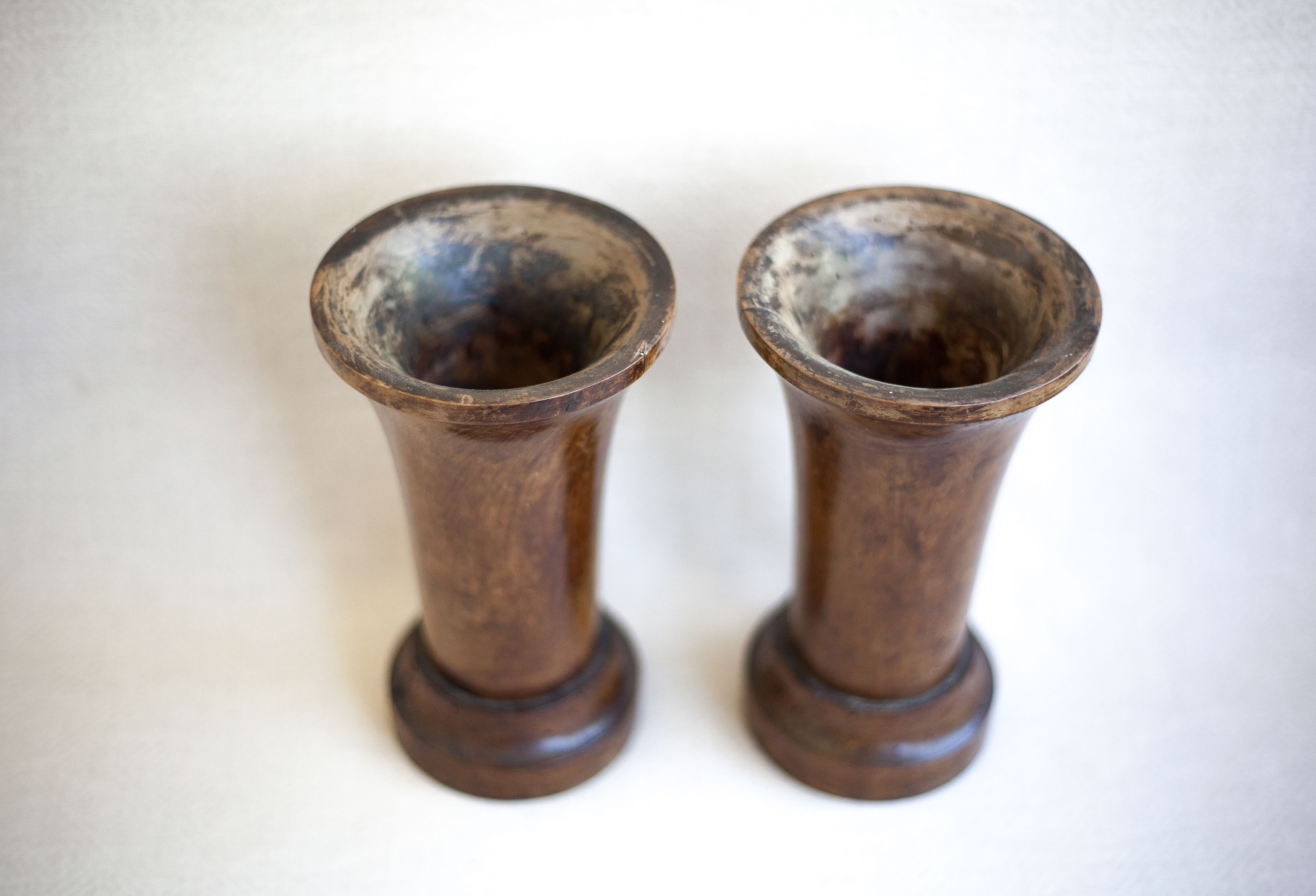 Paire de vases bois vintage