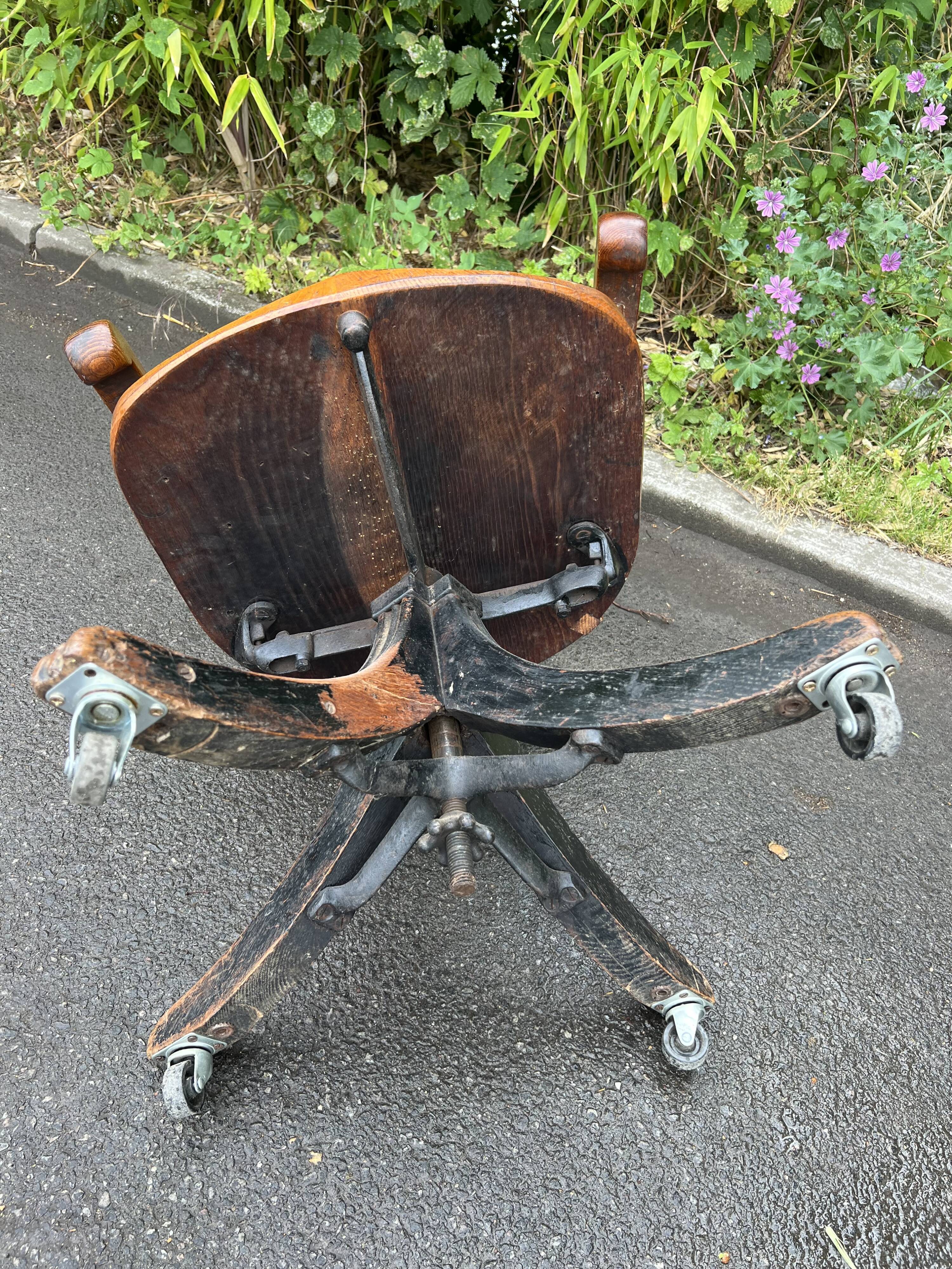 Fauteuil de bureau vintage pivotant – chêne et piètement tripode