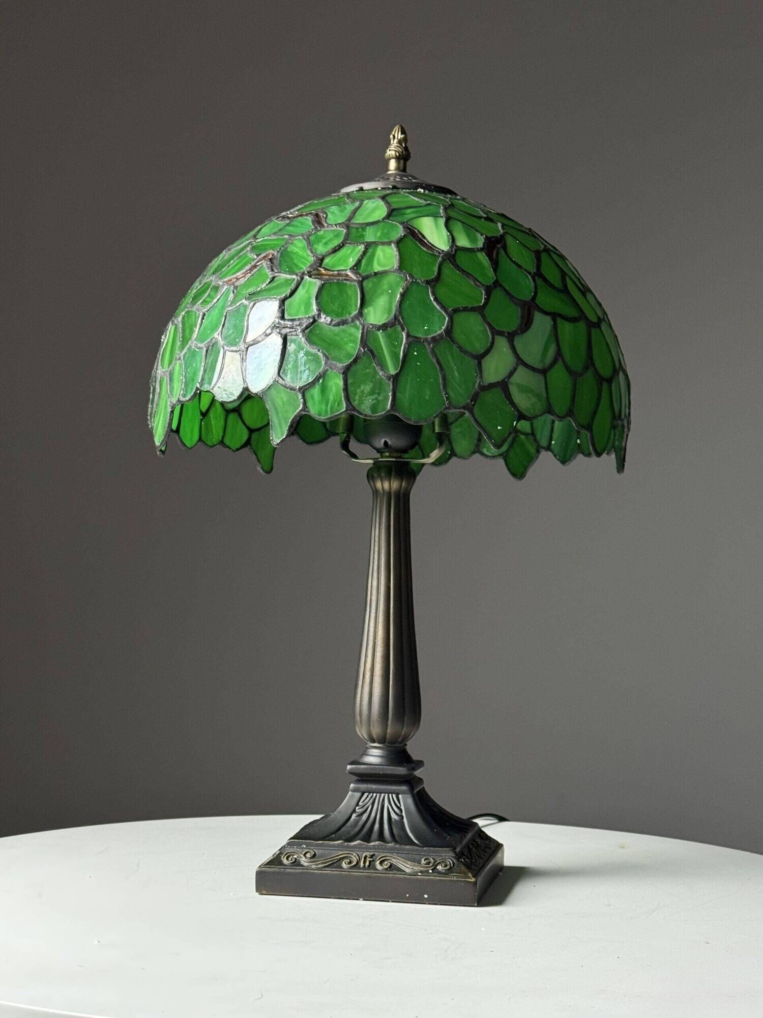 Tiffany style table lamp green