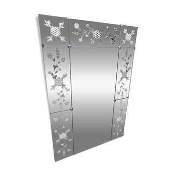 Large Venetian-style mirror engraved with silver-plated frames.