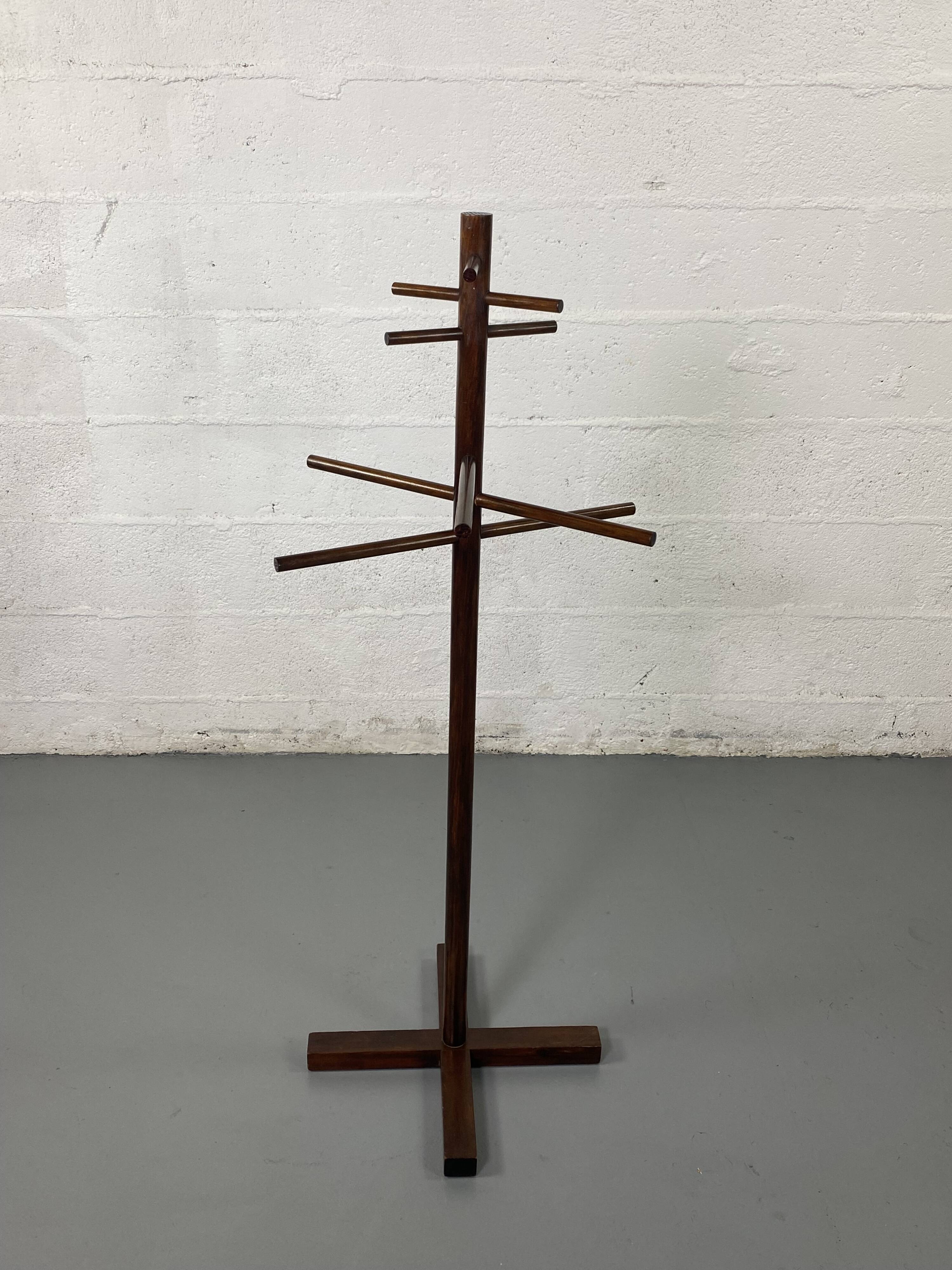 Porte manteau à pied ou valet de chambre