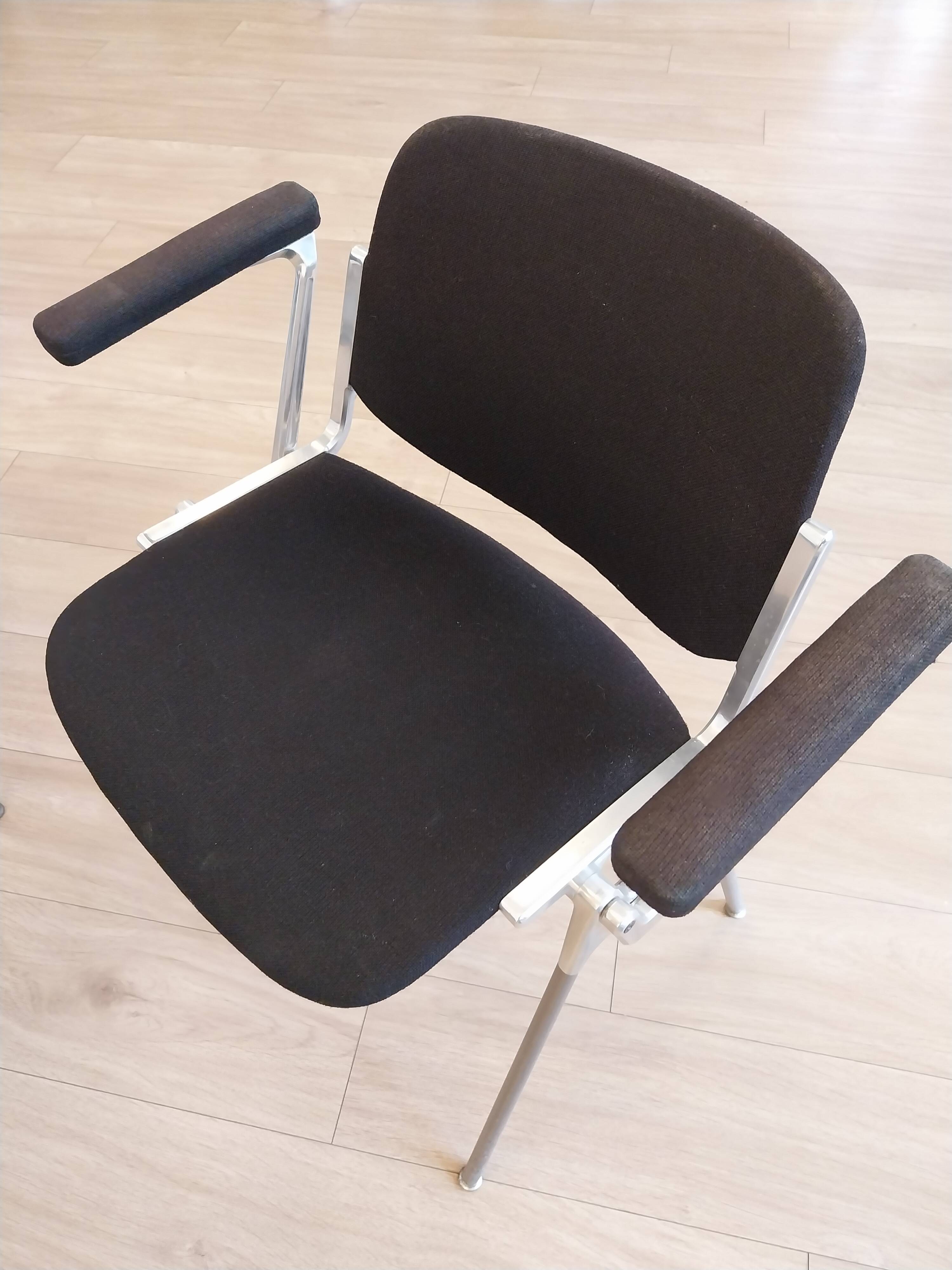 Set of 2 vintage DSC 106 chairs with armrests – Anonima Castelli