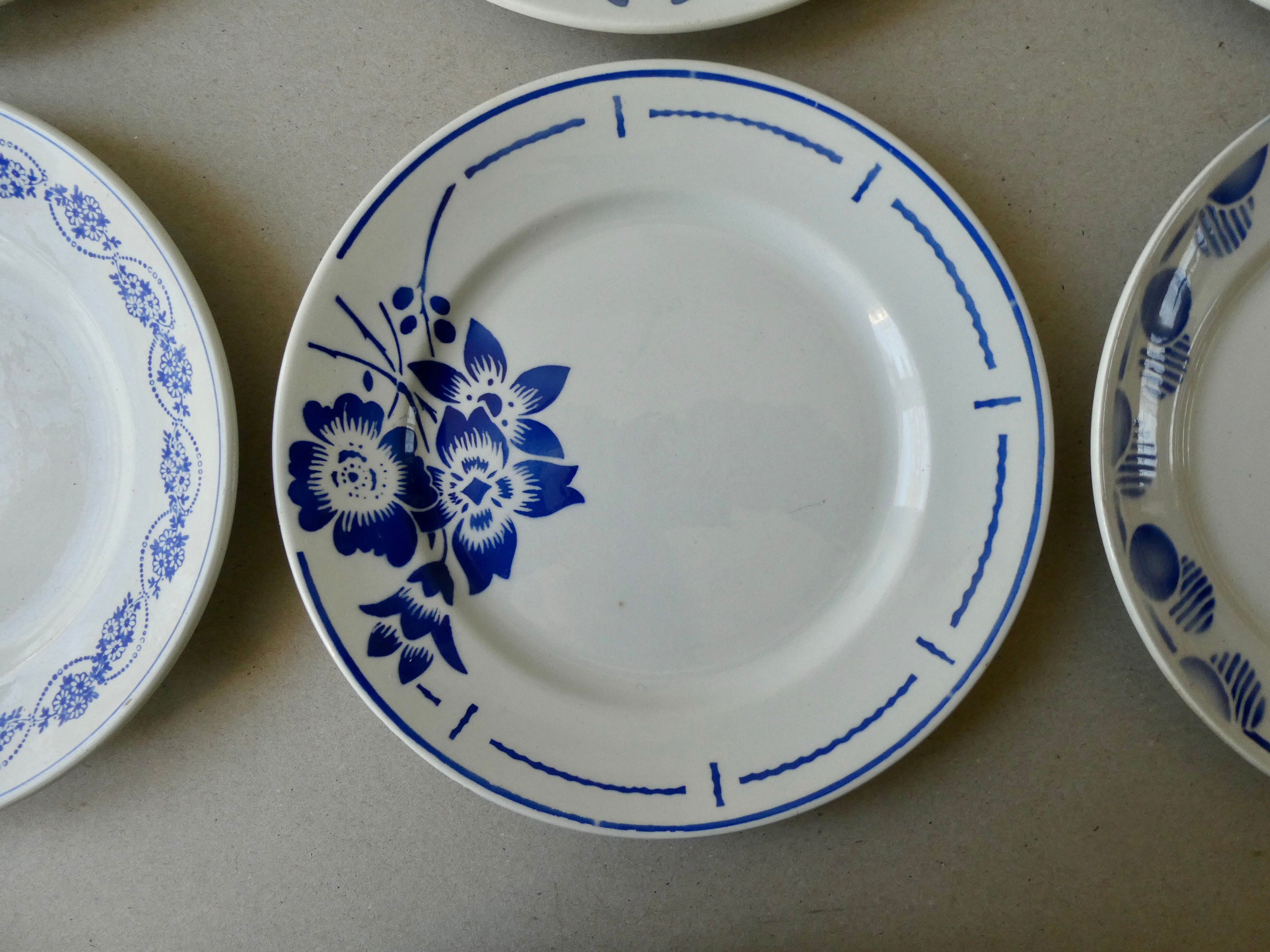 6 flat plates, blue décor, 23 cm