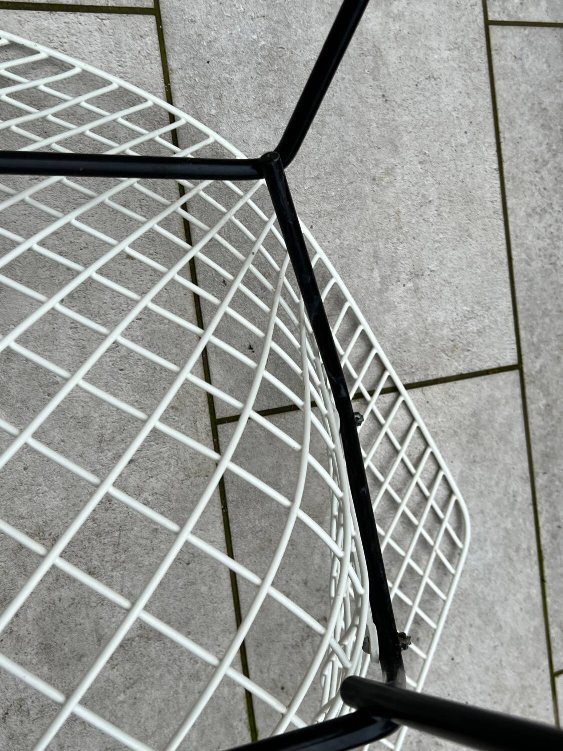 Bertoia Diamond Chair - Knoll Edition - Design by Harry Bertoia