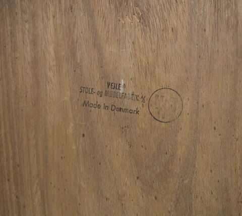 Side table in rosewood designed by Henning Kjærnulf and manufactured by Vejle Furniture in the 1960s