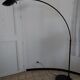 Lampadaire noir arqué Leonardo Marelli pour Estiluz vintage 1980'S