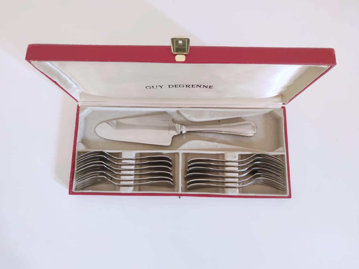 Box of dessert forks and pie shovel Guy Degrenne