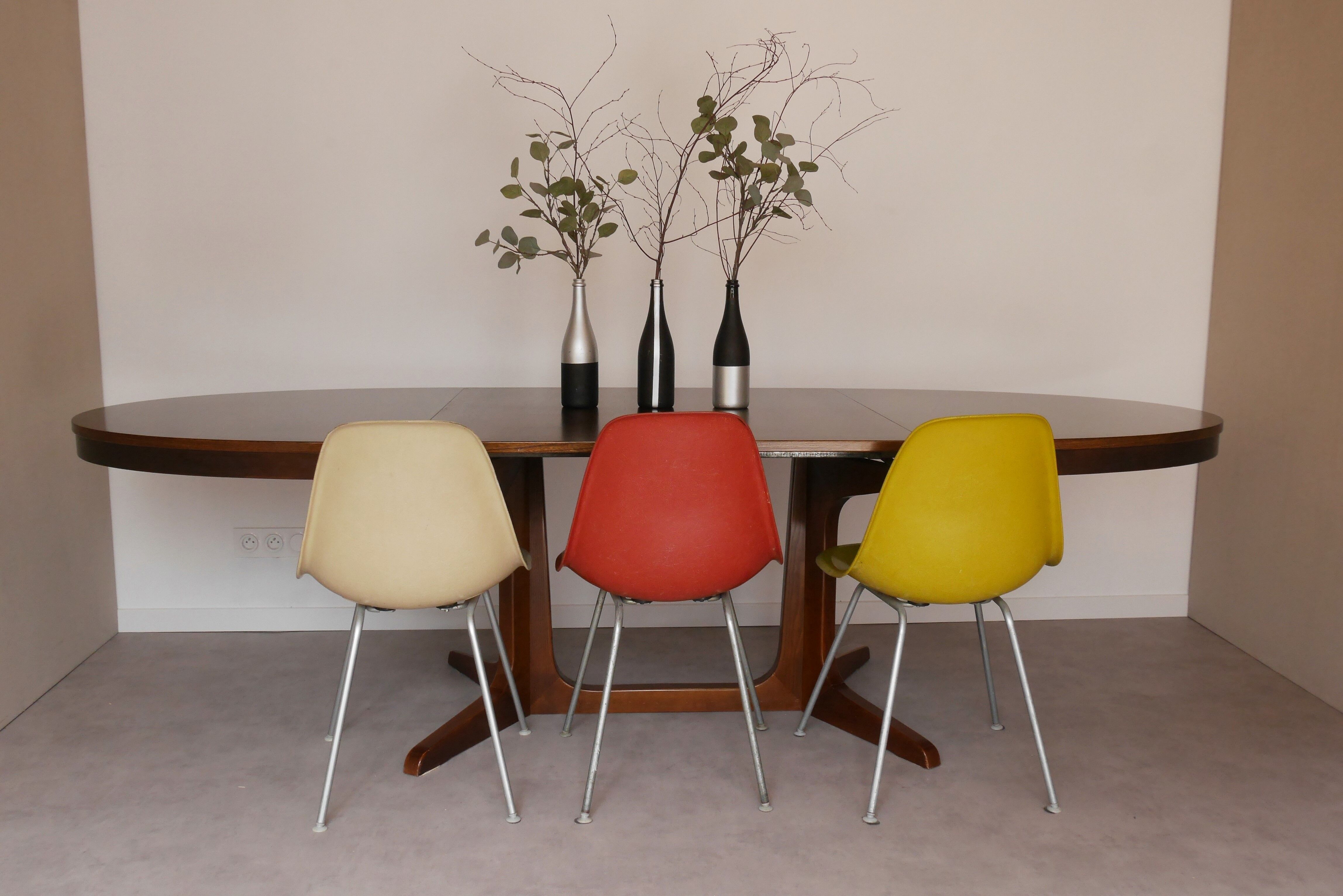 Scandinavian style oval table in central foot with extensions