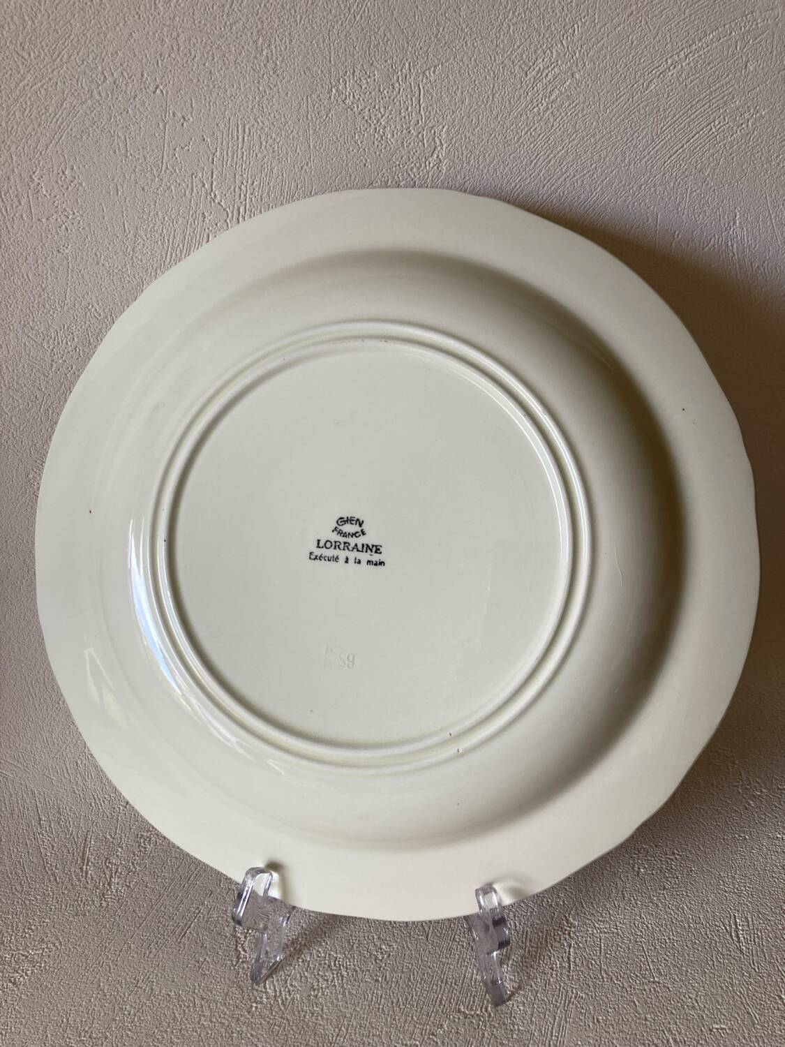 Round dish in Gien Earthenware, handmade Lorraine decor, 31 cm