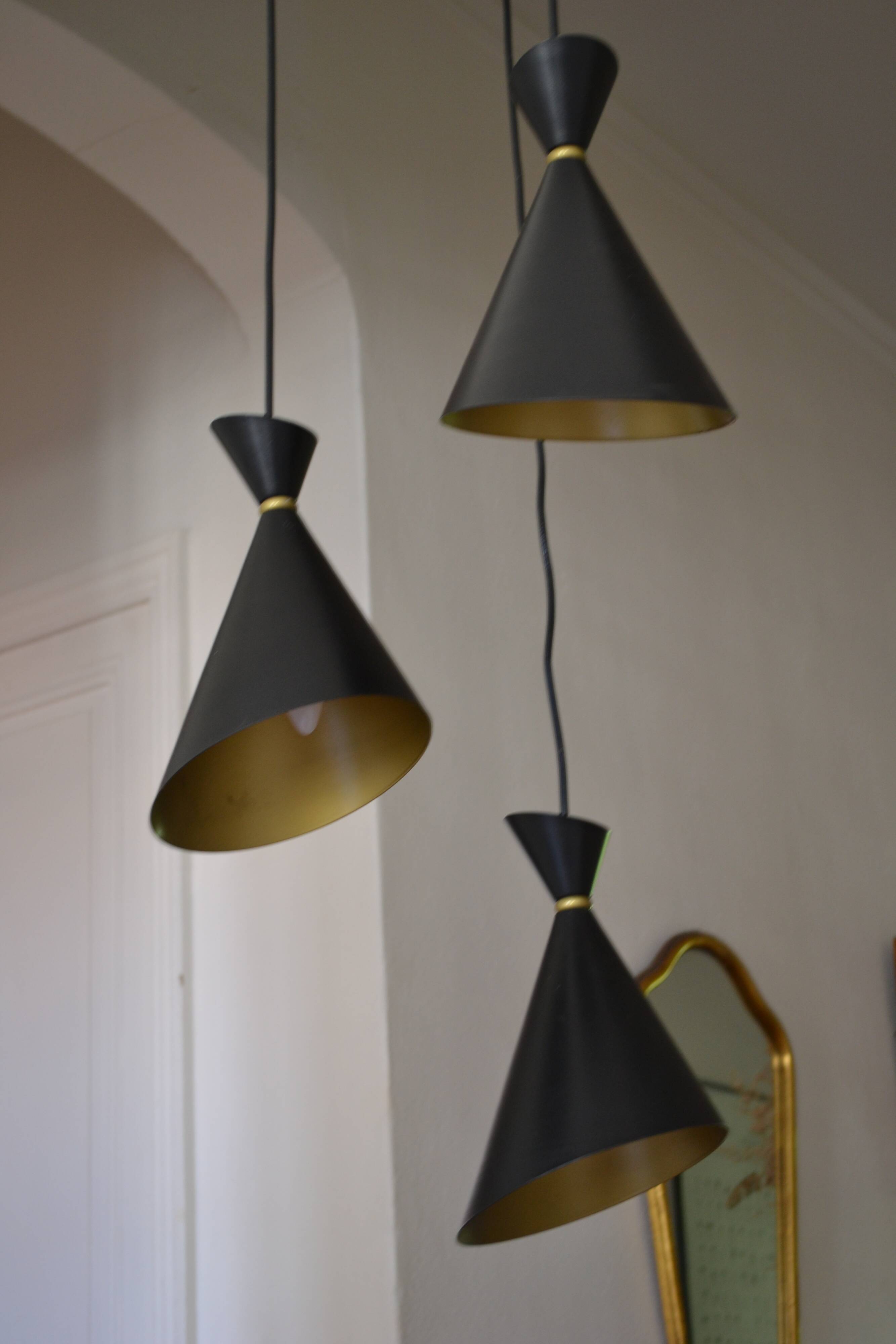 Vintage large chandelier with 3 tulips in black and gold Diabolo.