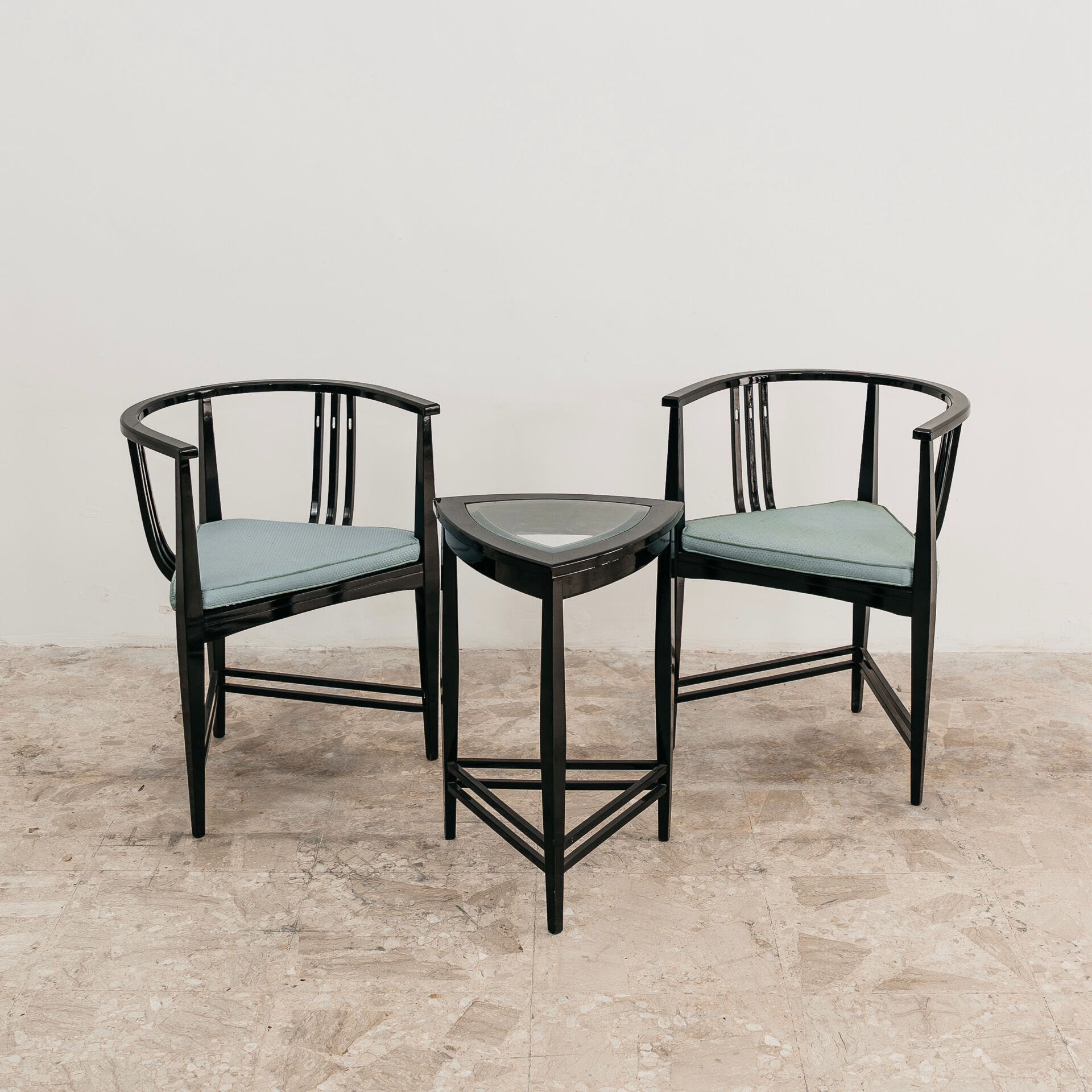 Fauteuils et table d'Ernest Archibald Taylor Coppia de Poltrones