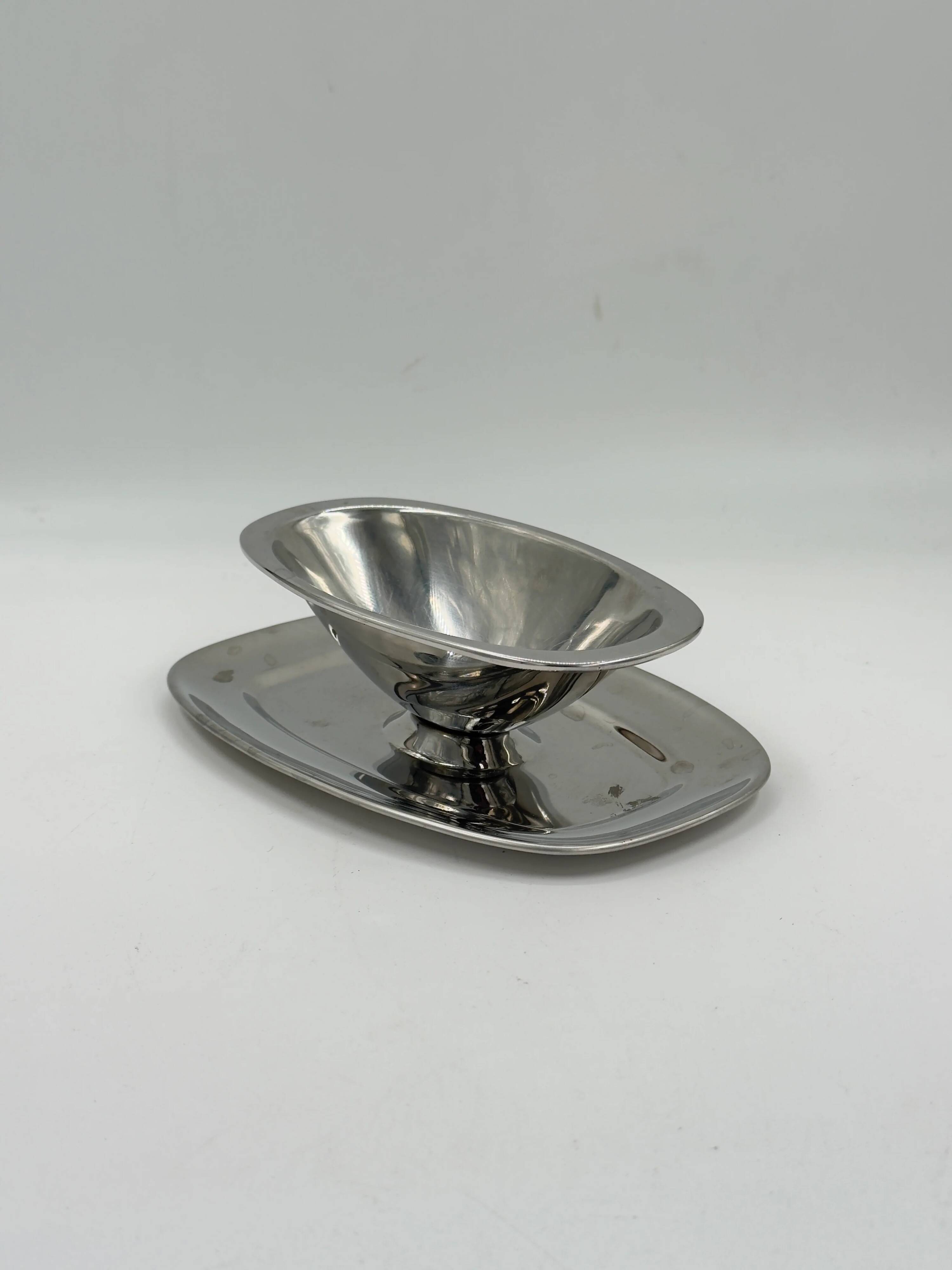 Saucière vintage en acier inoxydable avec plateau ovale intégré