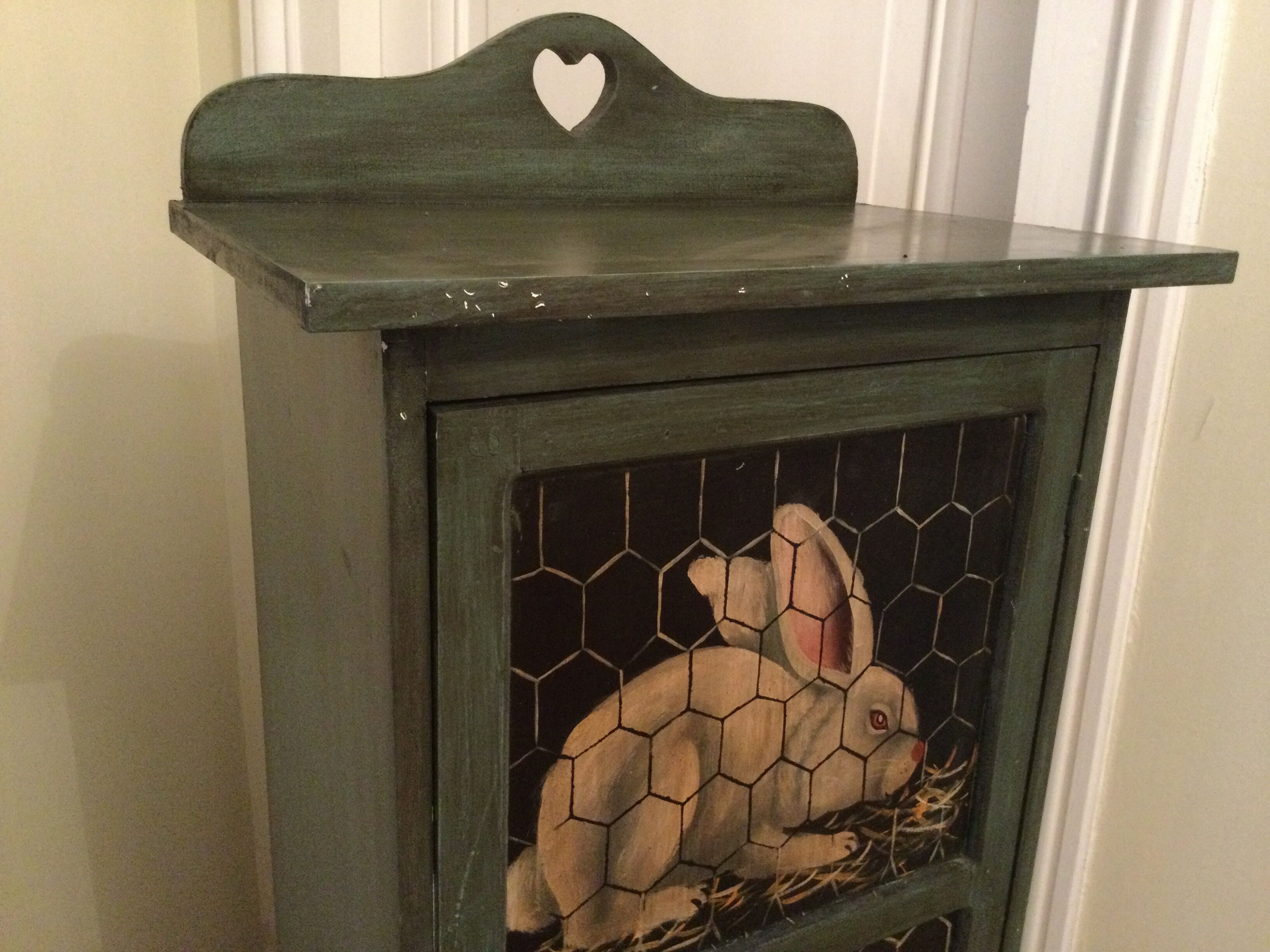 Decorated shelf cabinet 3 rabbits