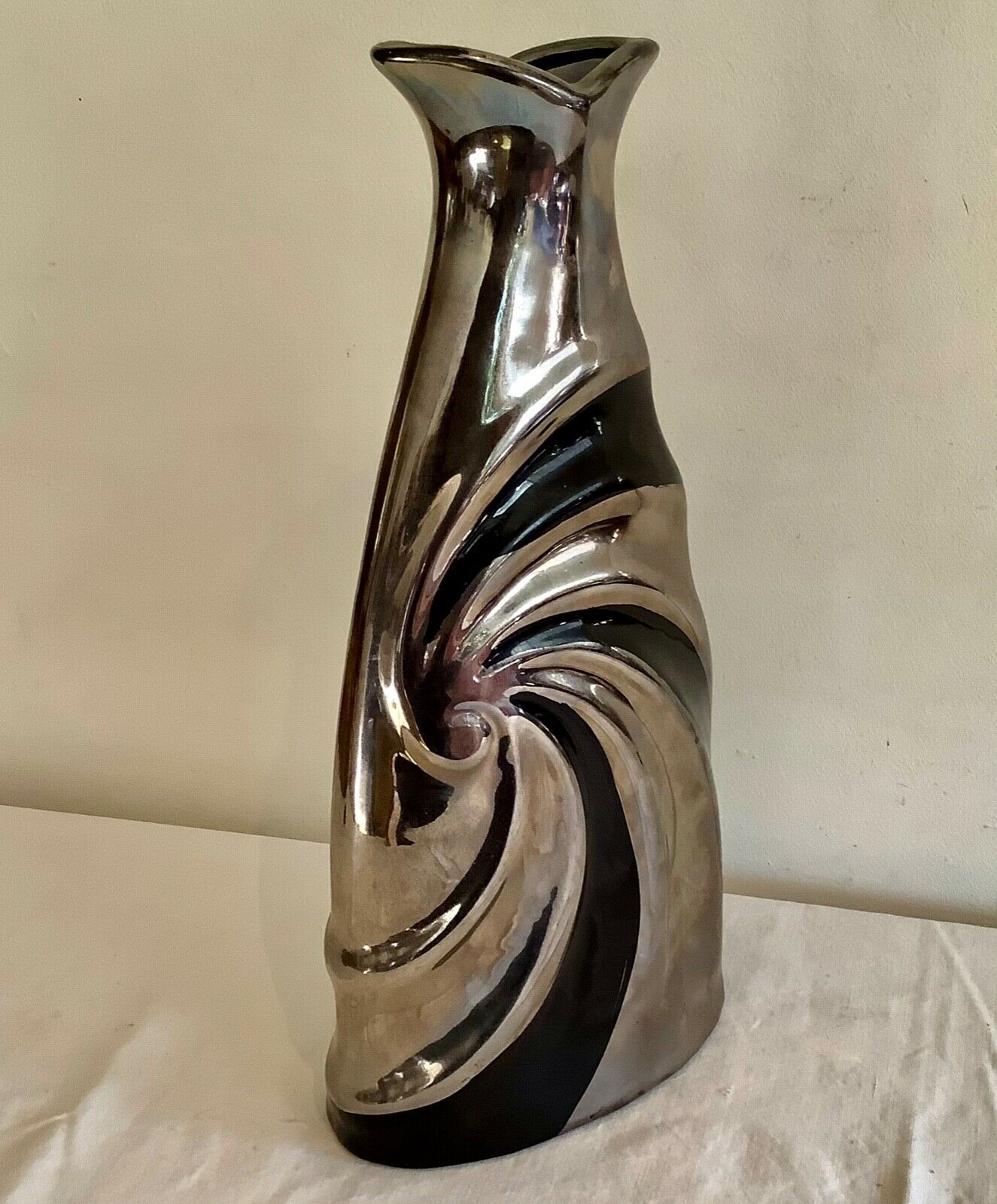 Vintage vase in silver and black lace-up earthenware stamped