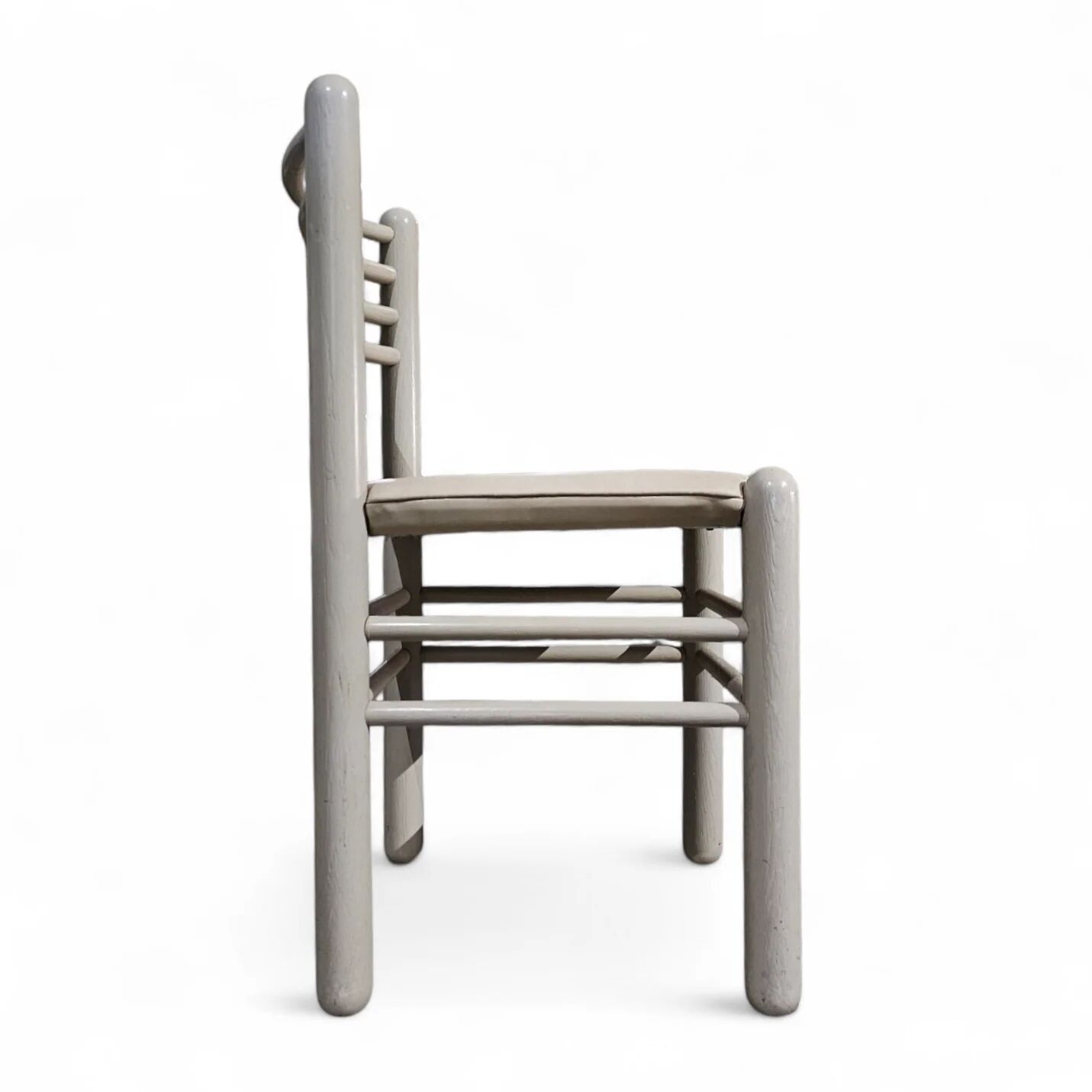 5 x dining chairs / light grey wooden frame / leather seat / Germany 1970s / labeled "ideen für kuchen - innenarchitektur"