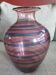 Grand vase vintage en verre soufflé rose à rayures