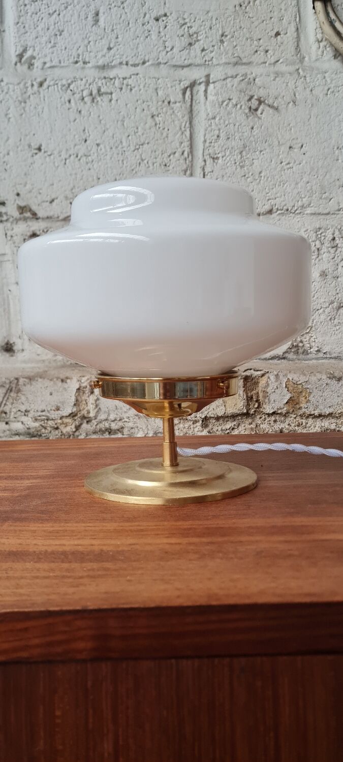 Opaline table lamp