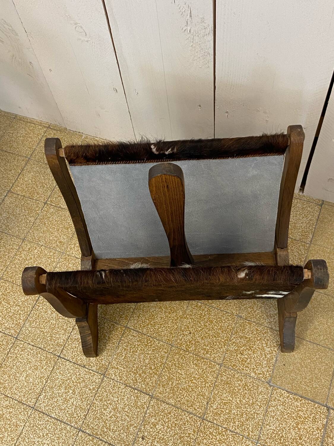 Porte revue bois et peau