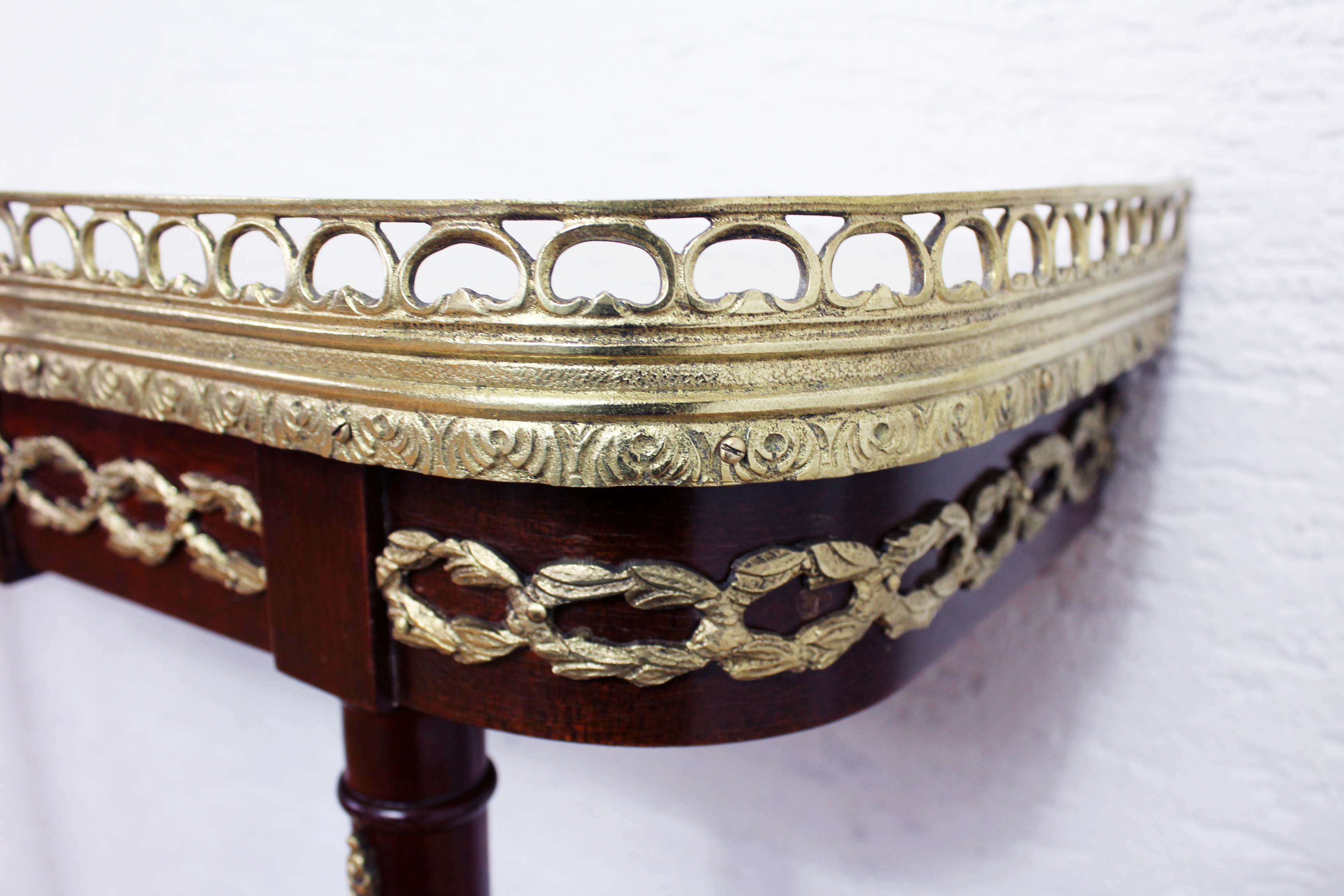 Style Louis XVI console