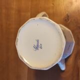 Coffee maker with floral decoration