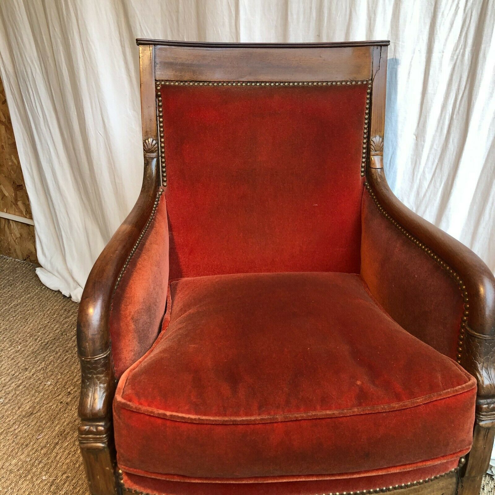 Armchair Shepherdess with walnut dolphins