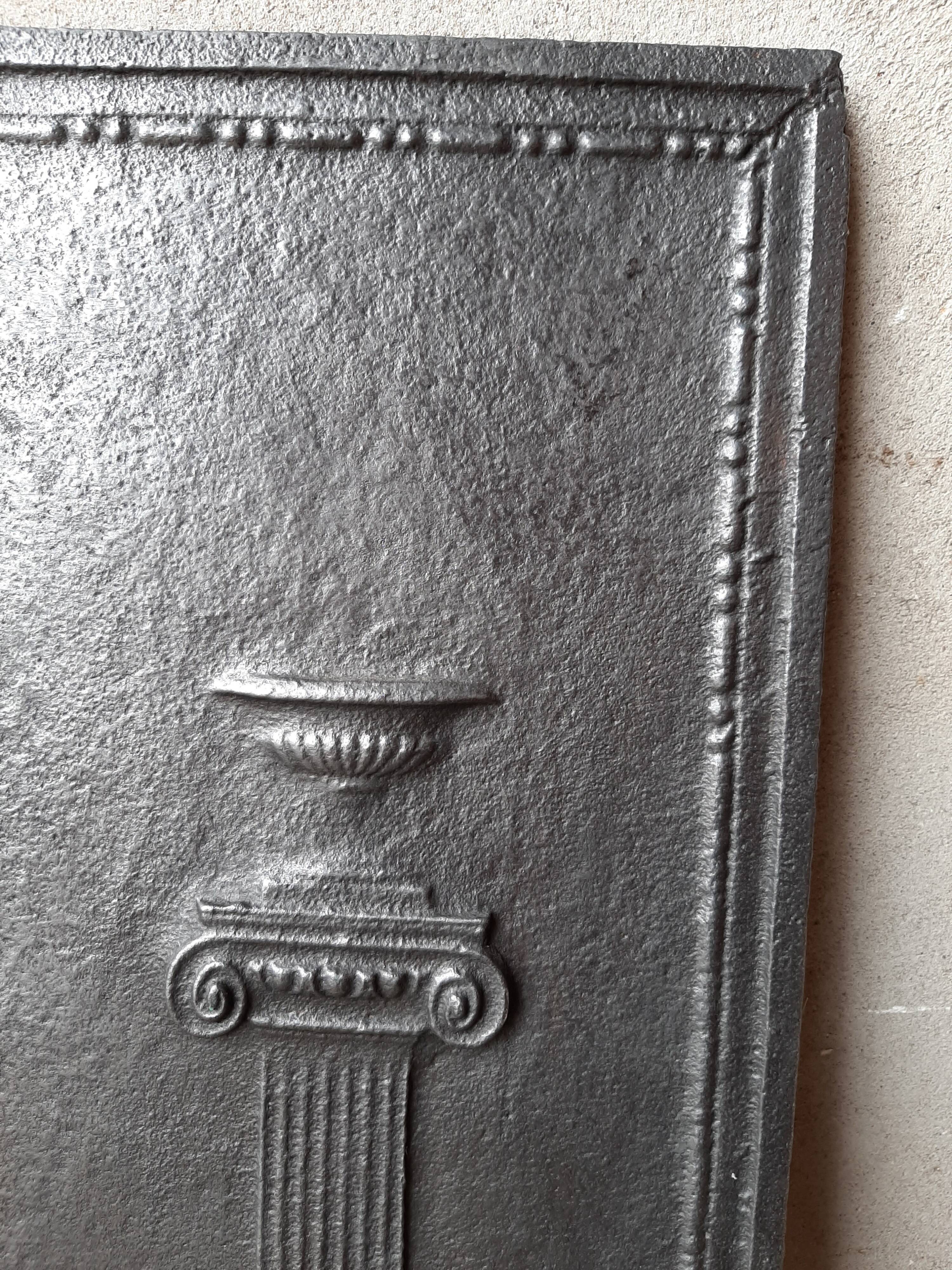 Font chimney plate with Medici column