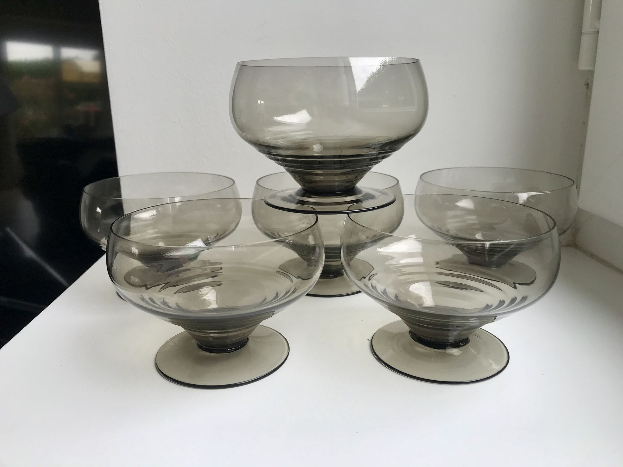 Set of 6 art deco design champagne glasses in smoked glass 30s-40s