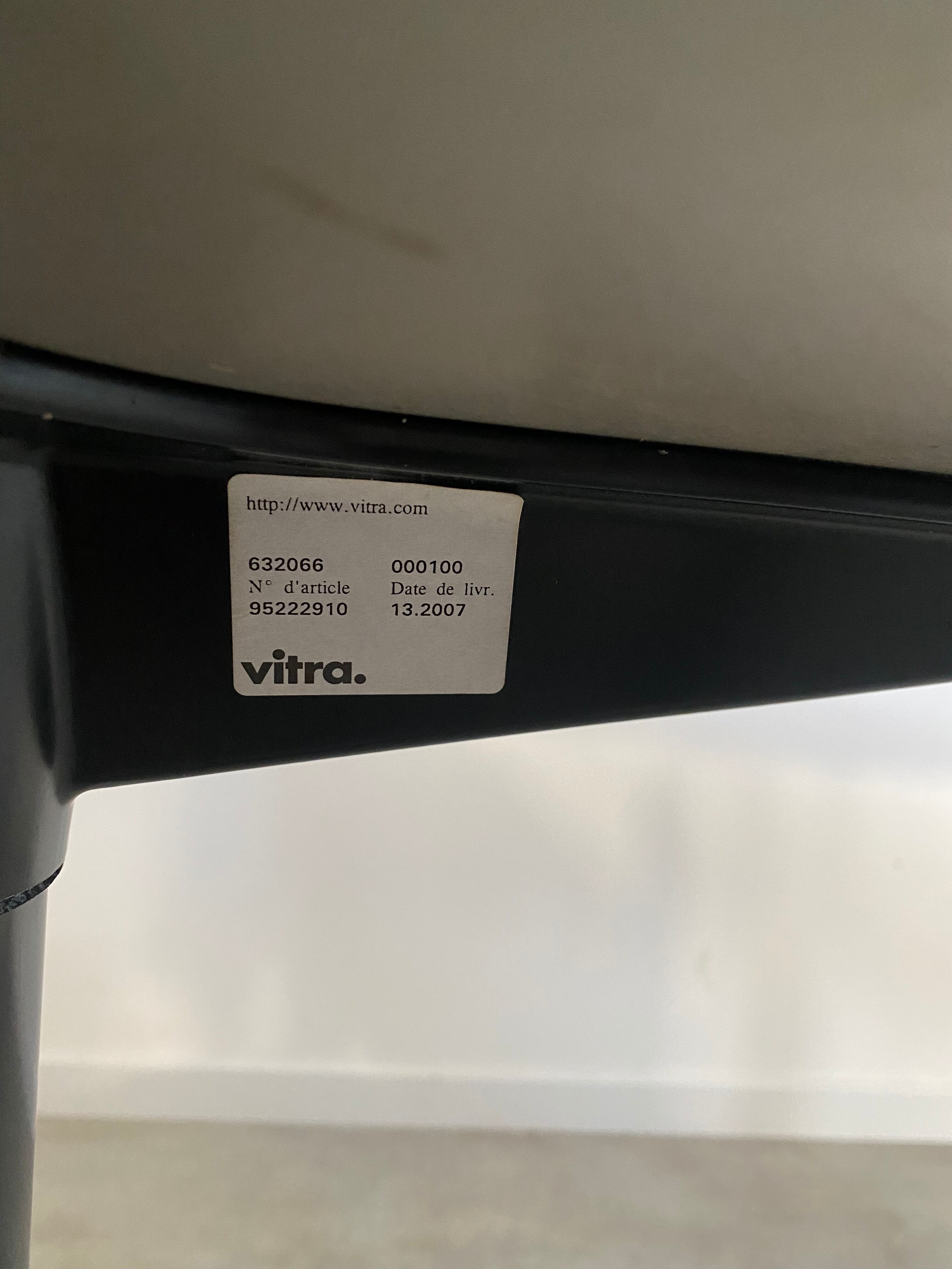 Table room table conference by Charles Ray Eames for Vitra