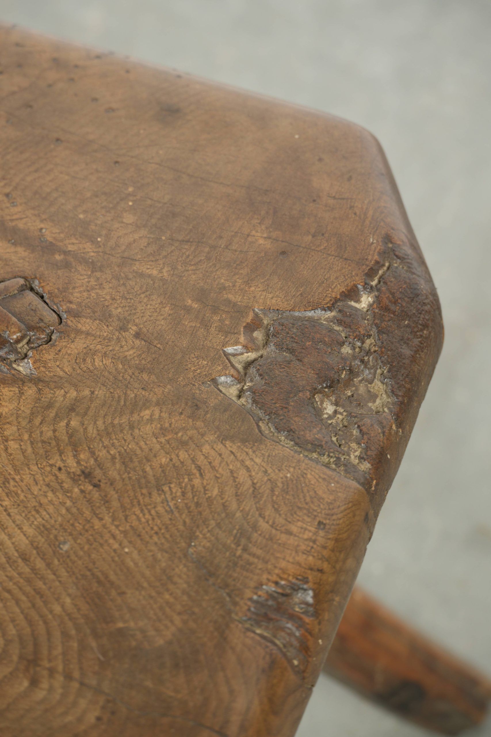 Tabouret/table d'appoint anglais antique unique du XVIIe siècle