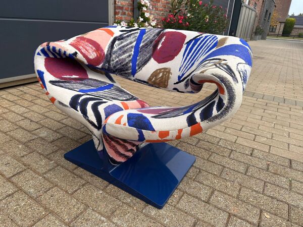 Artifort Ribbon chair van Pierre Paulin, Pierre Frey: La Toile du Paintre
